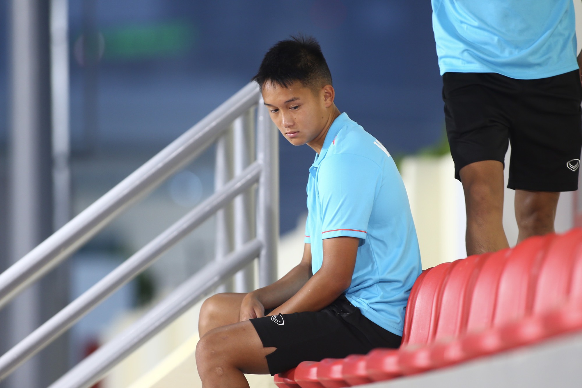 Tiền vệ Việt kiều bất ngờ rời đội sau khi được chuyển lên tuyển Việt Nam - Ảnh 2.