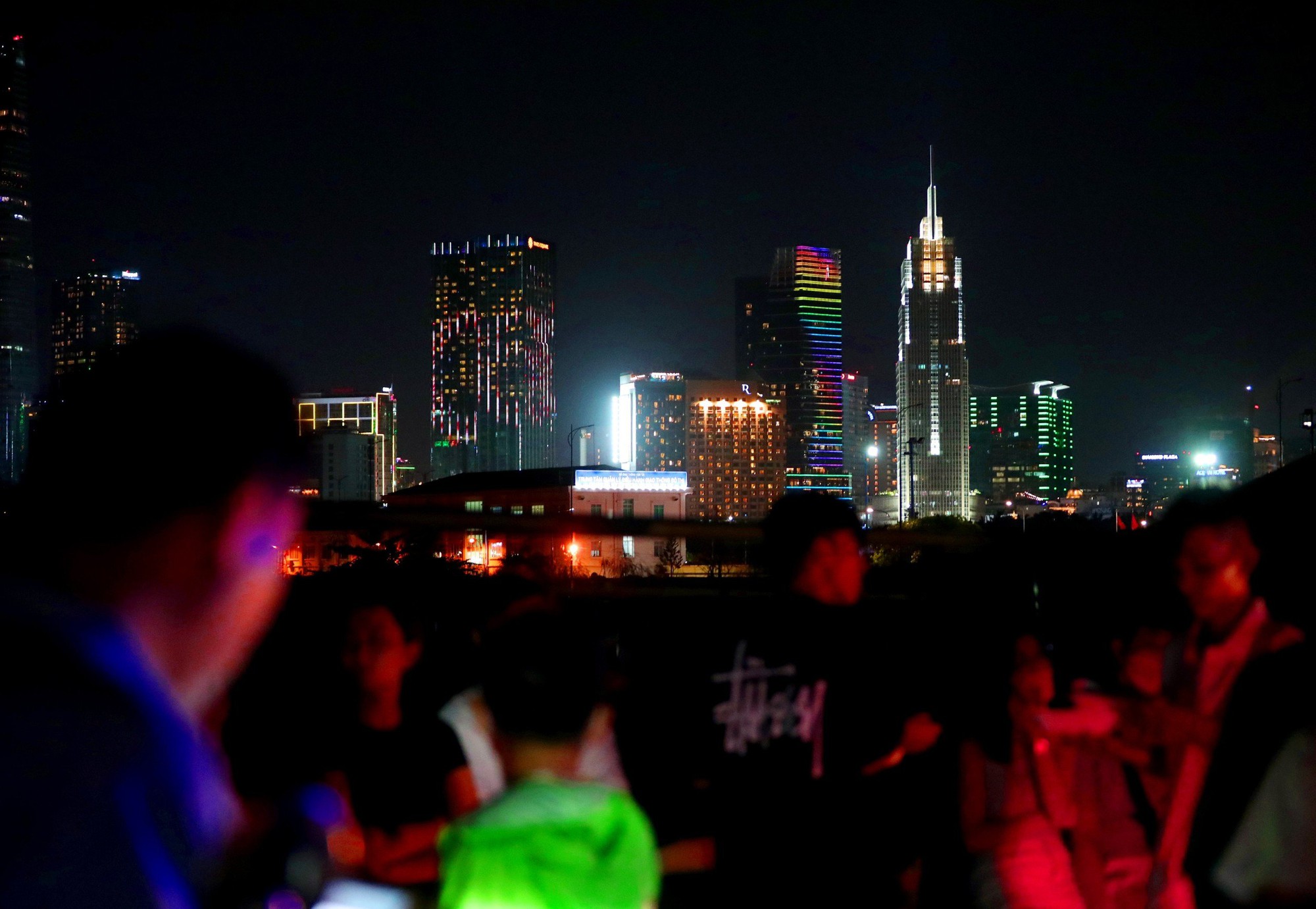 Chùm ảnh: Chiêm ngưỡng màn pháo hoa mãn nhãn trên bầu trời TP.HCM đón năm mới 2024- Ảnh 1. Chùm ảnh: Chiêm ngưỡng màn pháo hoa mãn nhãn trên bầu trời TP.HCM đón năm mới 2024- Ảnh 1.