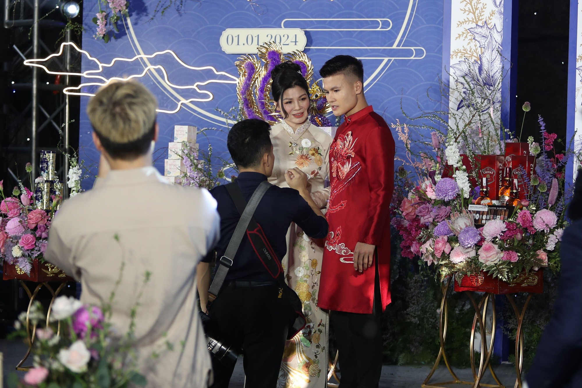 Quang Hải ăn hỏi Chu Thanh Huyền, cô dâu về nhà chồng ngày đầu năm mới- Ảnh 13.