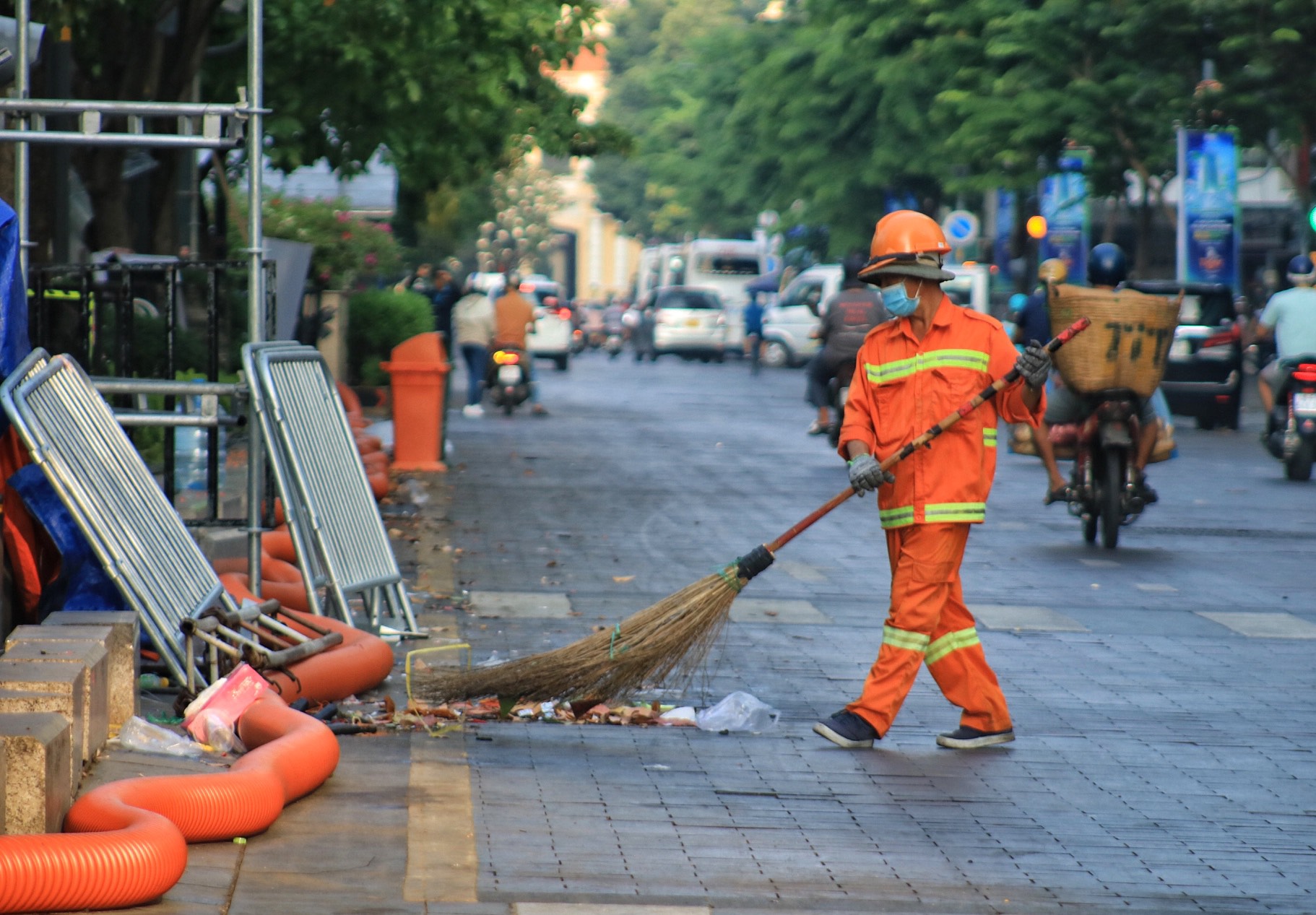 TP.HCM ngày đầu tiên năm mới 2024: Các tuyến đường thông thoáng, nhiều người dậy sớm dạo phố- Ảnh 8.