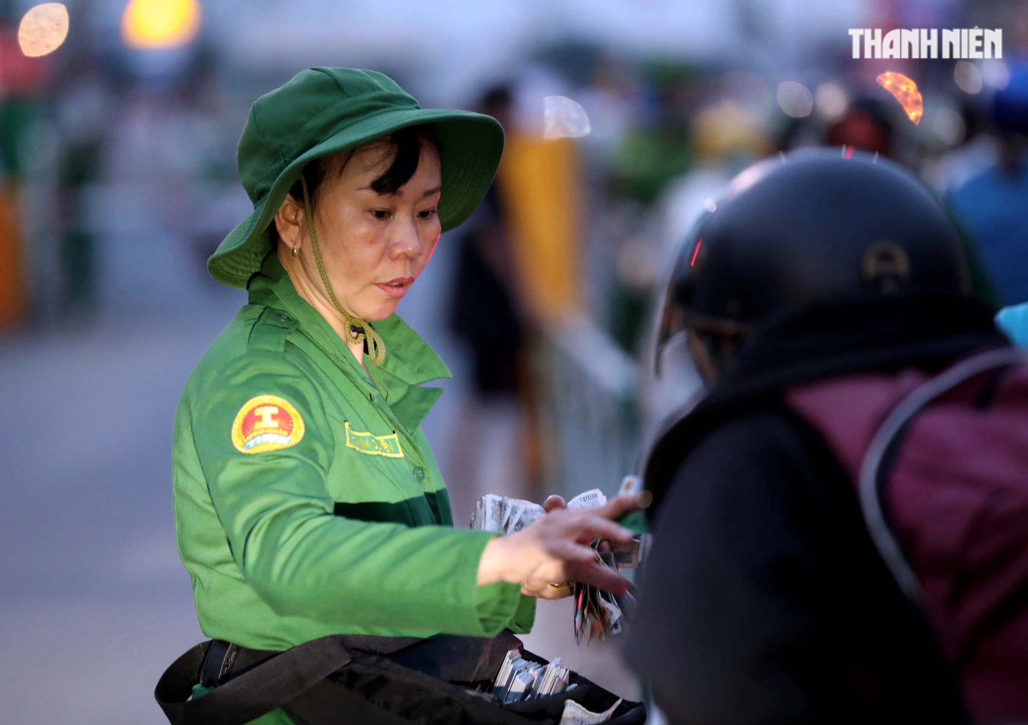 Kết thúc kỳ nghỉ, người dân trở lại TP.HCM: Phà Cát Lái kẹt xe nhiều giờ liền- Ảnh 9.