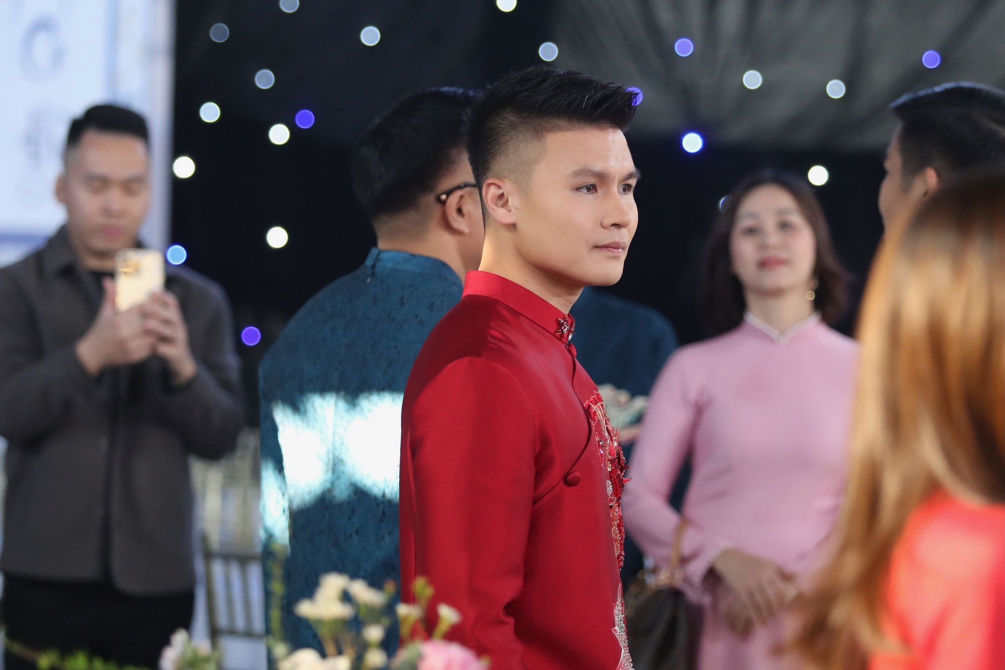 Quang Hải ăn hỏi Chu Thanh Huyền, cô dâu về nhà chồng ngày đầu năm mới- Ảnh 10.