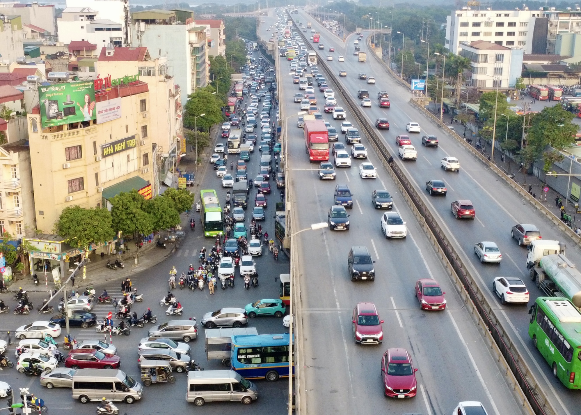 Người dân trở lại Hà Nội, cao tốc Pháp Vân - Cầu Giẽ ùn tắc hàng km- Ảnh 14.
