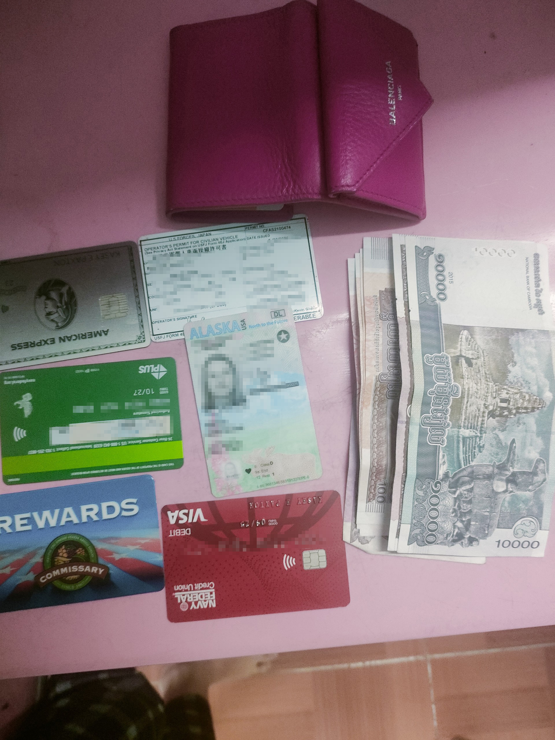 2 vợ chồng cùng nhặt được ví của du khách Mỹ: Hành trình gửi trả xuyên quốc gia- Ảnh 2.