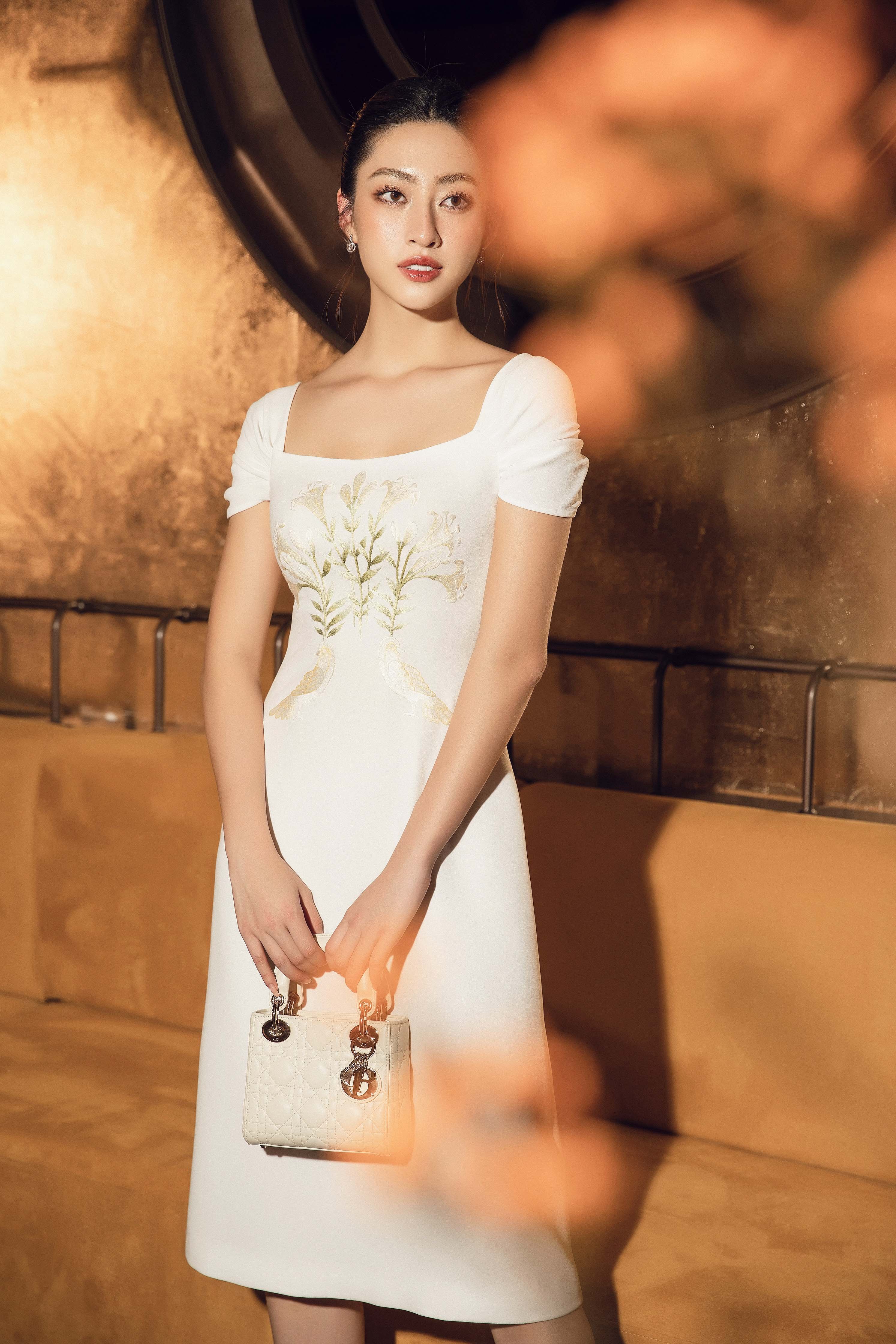 Hoa hậu Lương Thùy Linh gợi ý váy áo rực rỡ cho năm mới 2024- Ảnh 4.