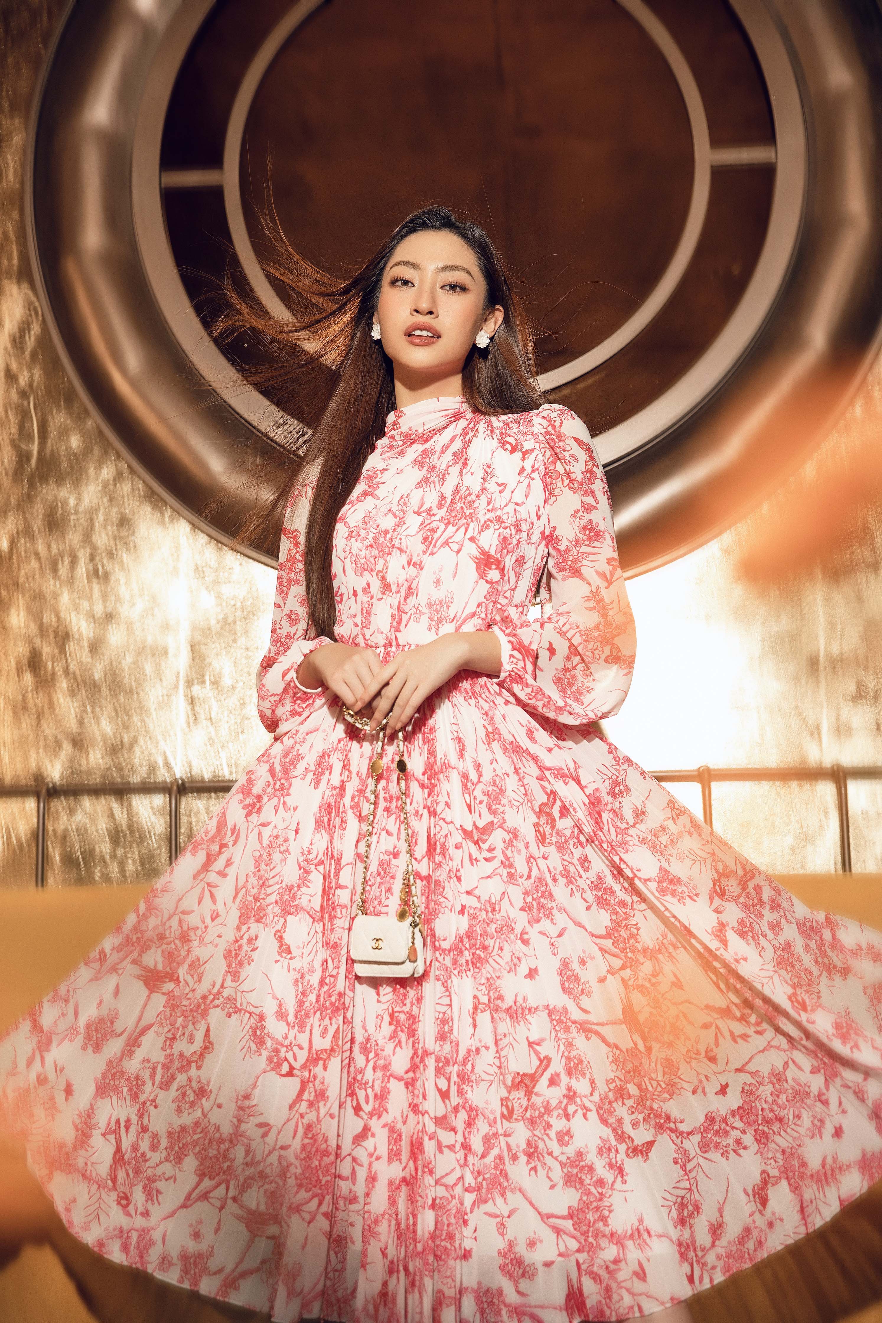 Hoa hậu Lương Thùy Linh gợi ý váy áo rực rỡ cho năm mới 2024- Ảnh 5.