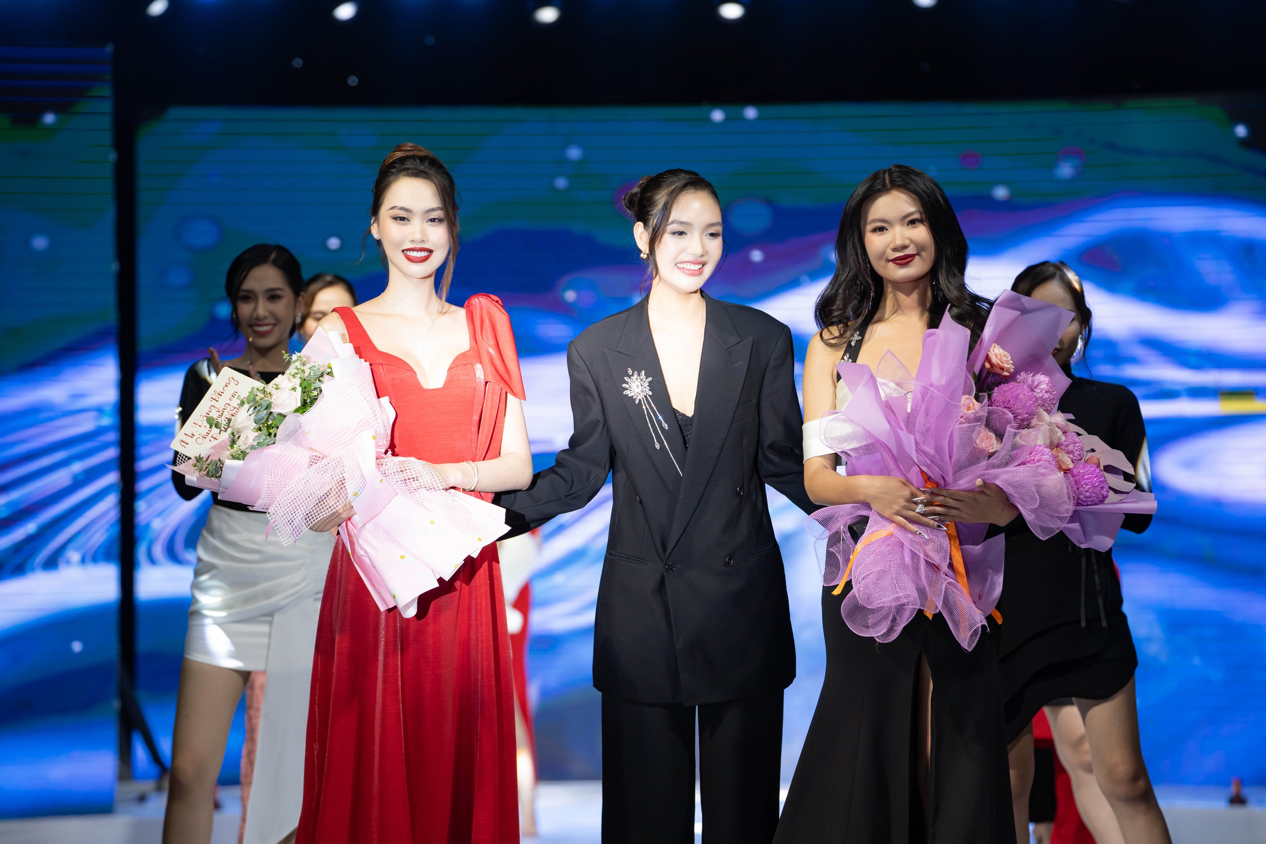 Top 10 Miss World Vietnam 2023 bất ngờ ra mắt thương hiệu thời trang- Ảnh 11.