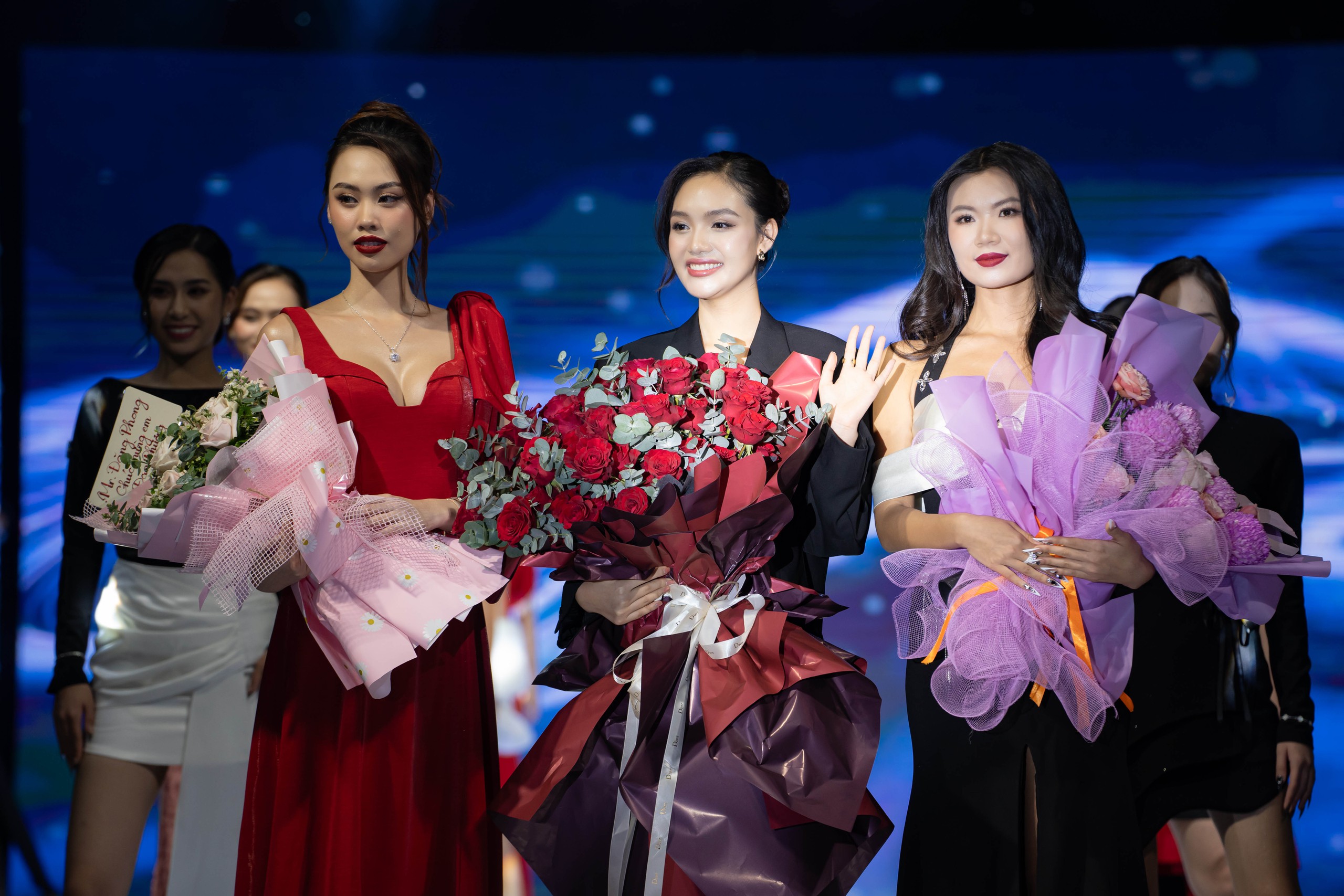 Top 10 Miss World Vietnam 2023 bất ngờ ra mắt thương hiệu thời trang- Ảnh 12.