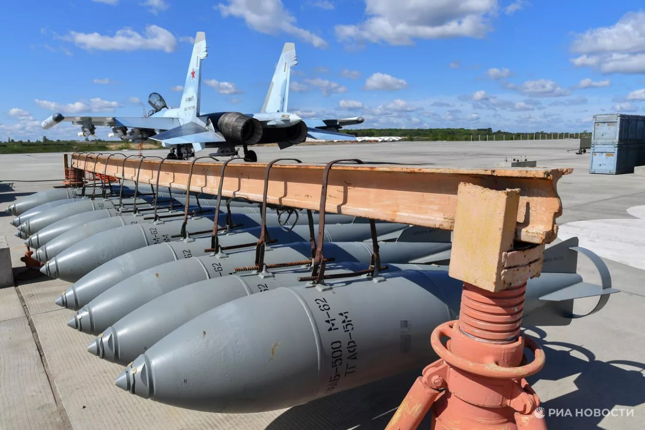 Báo Mỹ: Nga tận dụng bom lượn để phá hủy boong-ke Ukraine- Ảnh 1.