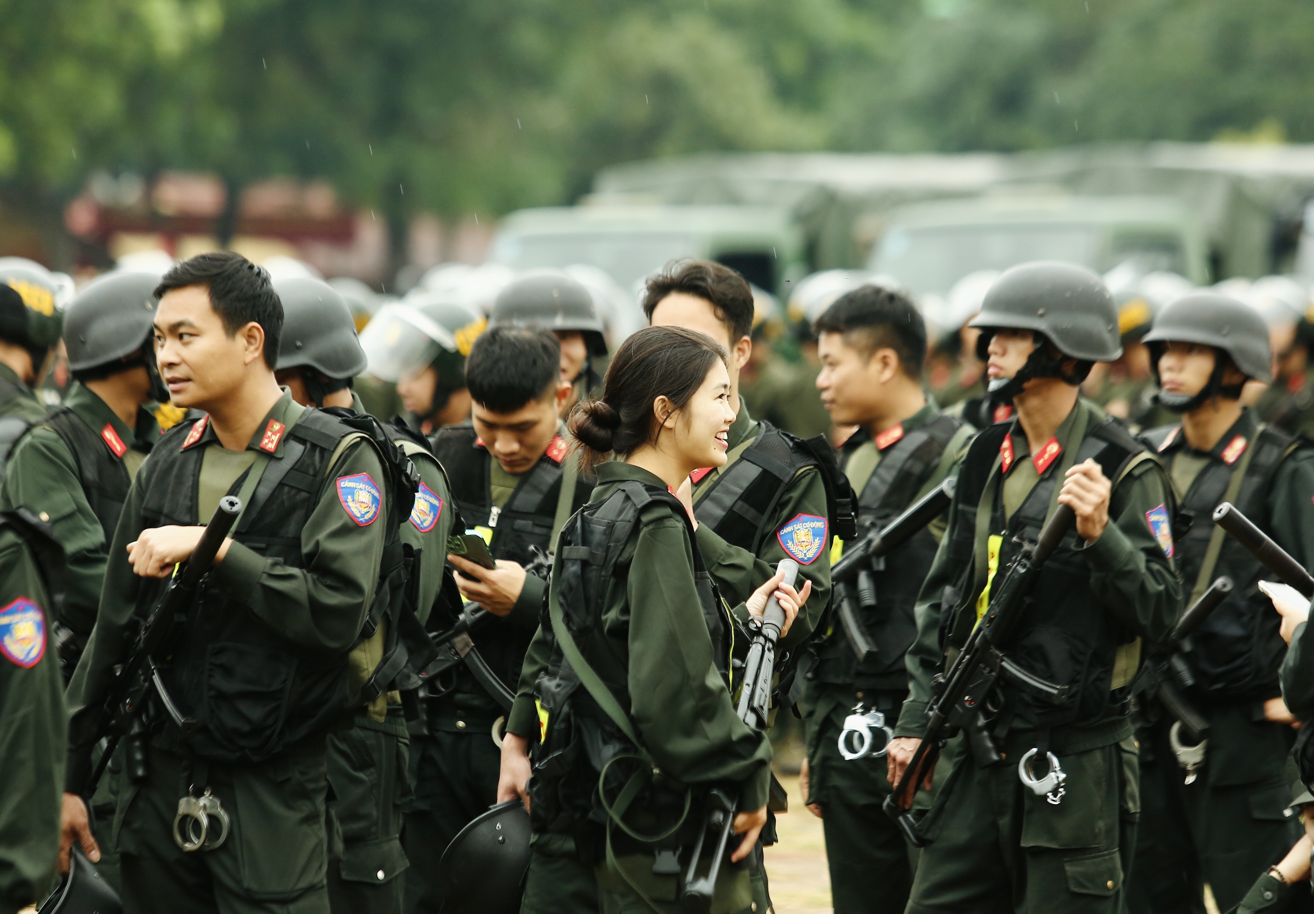 Mãn nhãn Cảnh sát gìn giữ hòa bình trình diễn dẹp bạo loạn, giải cứu con tin- Ảnh 2.
