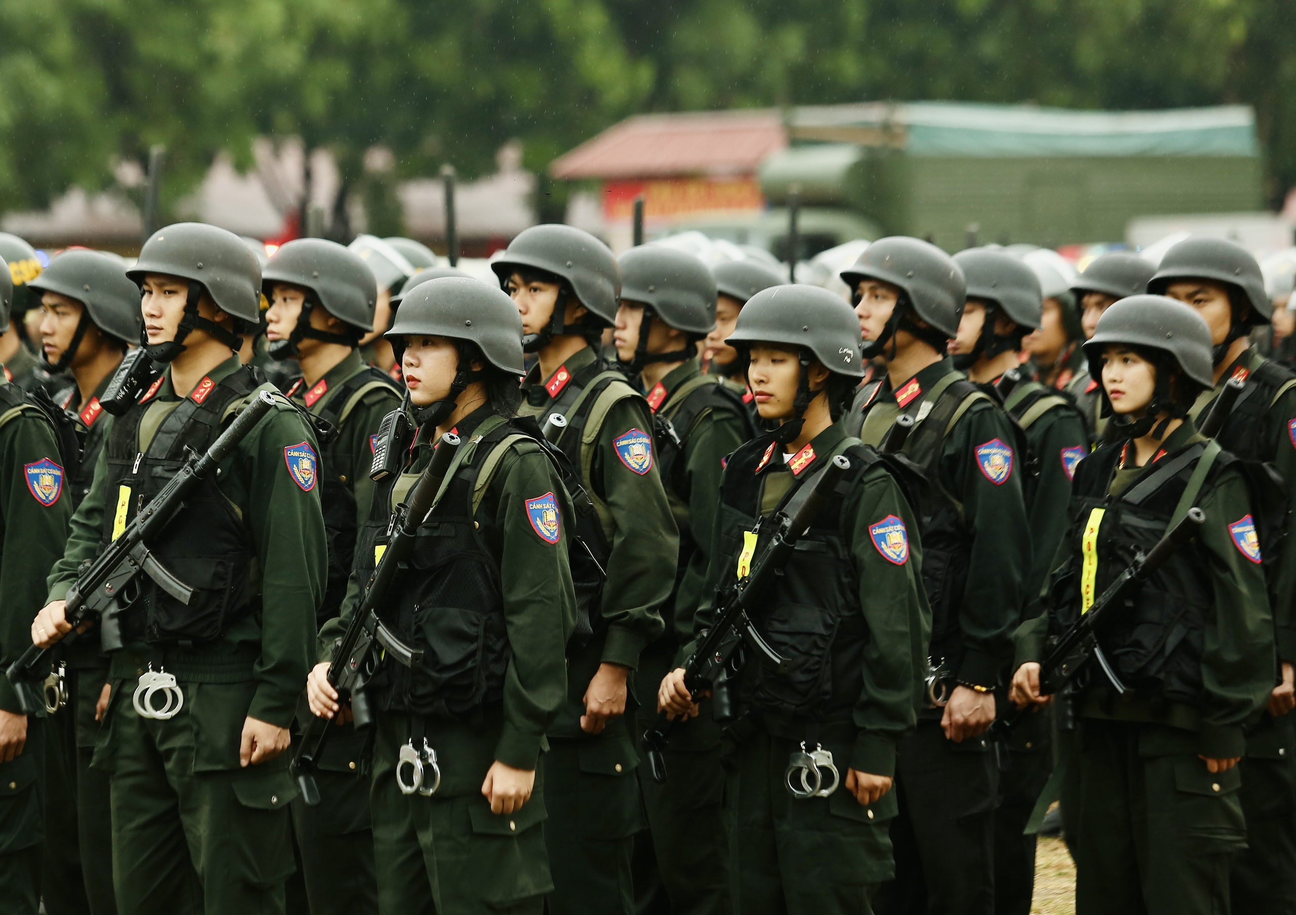 Mãn nhãn Cảnh sát gìn giữ hòa bình trình diễn dẹp bạo loạn, giải cứu con tin- Ảnh 3.