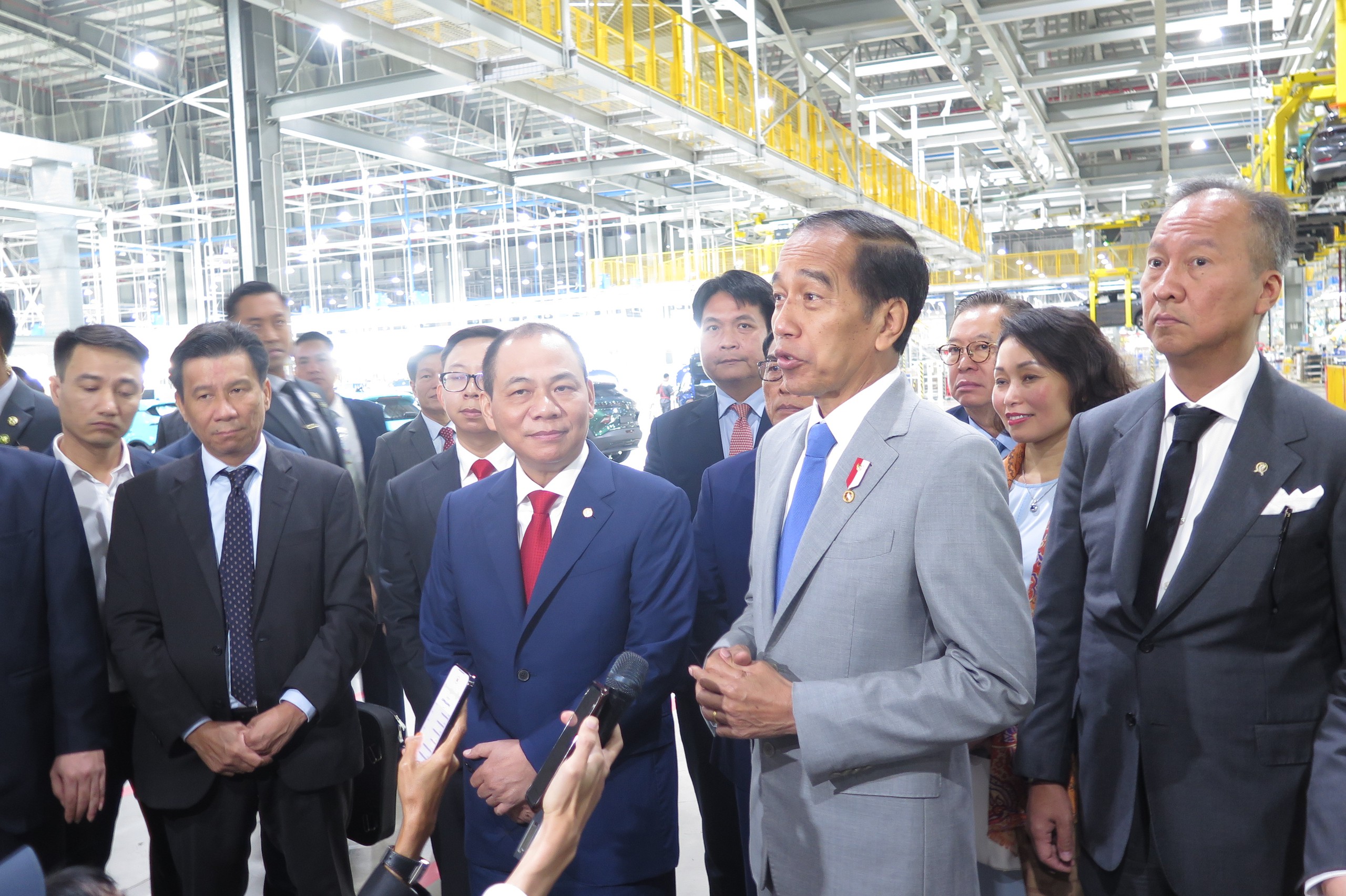 Tổng thống Indonesia thăm Tổ hợp Nhà máy sản xuất ô tô VinFast- Ảnh 1.