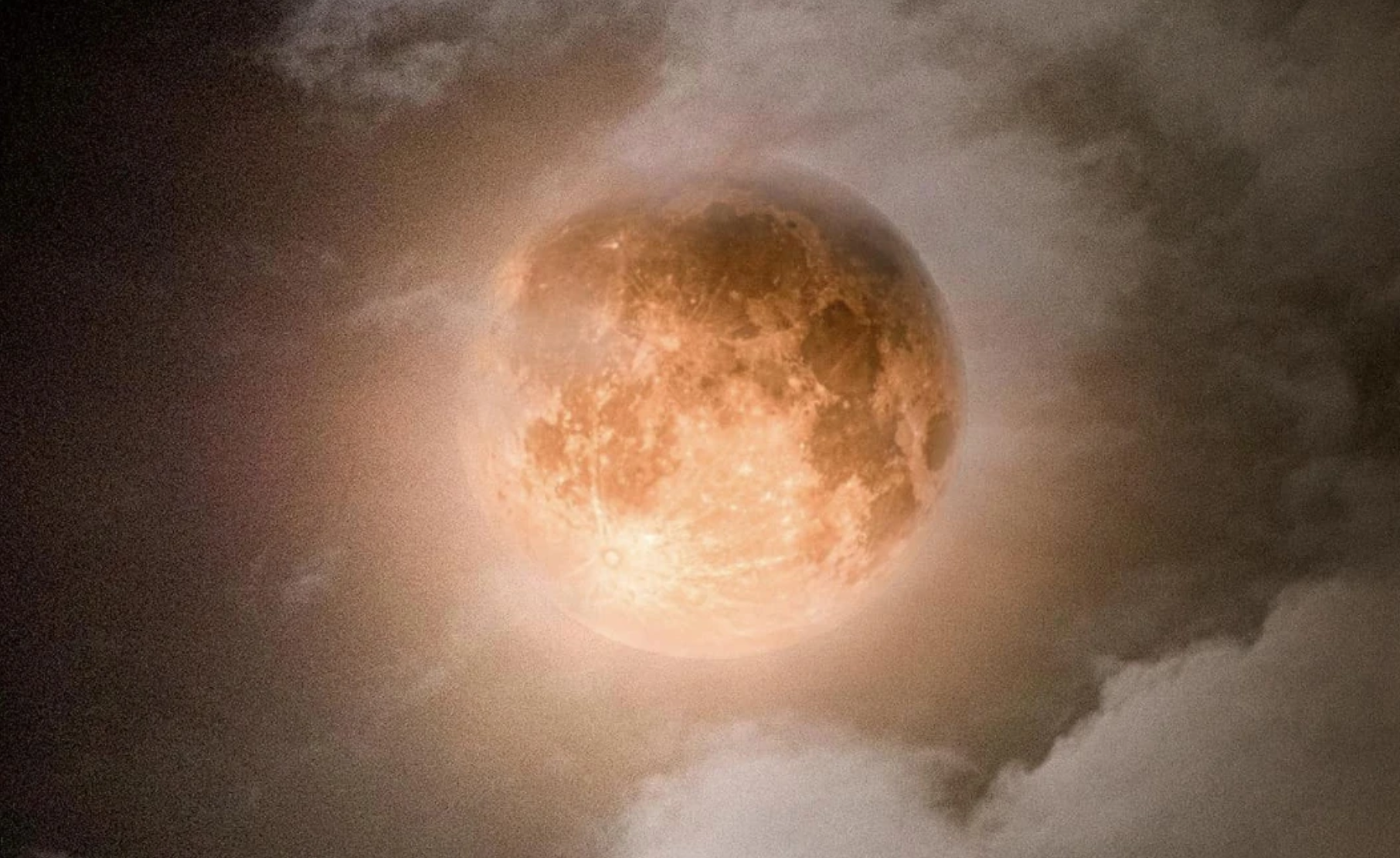 Người Việt có thể ngắm siêu trăng huyền ảo vào thời điểm nào năm 2024?- Ảnh 1.