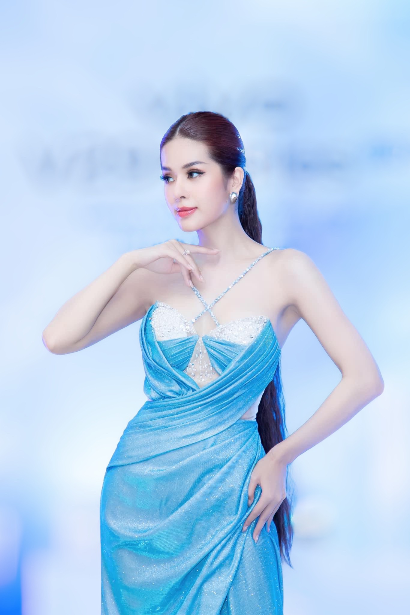 Nữ MC Việt dẫn show thời trang cho nhà thiết kế đình đám Choi Jae Hoon- Ảnh 1.