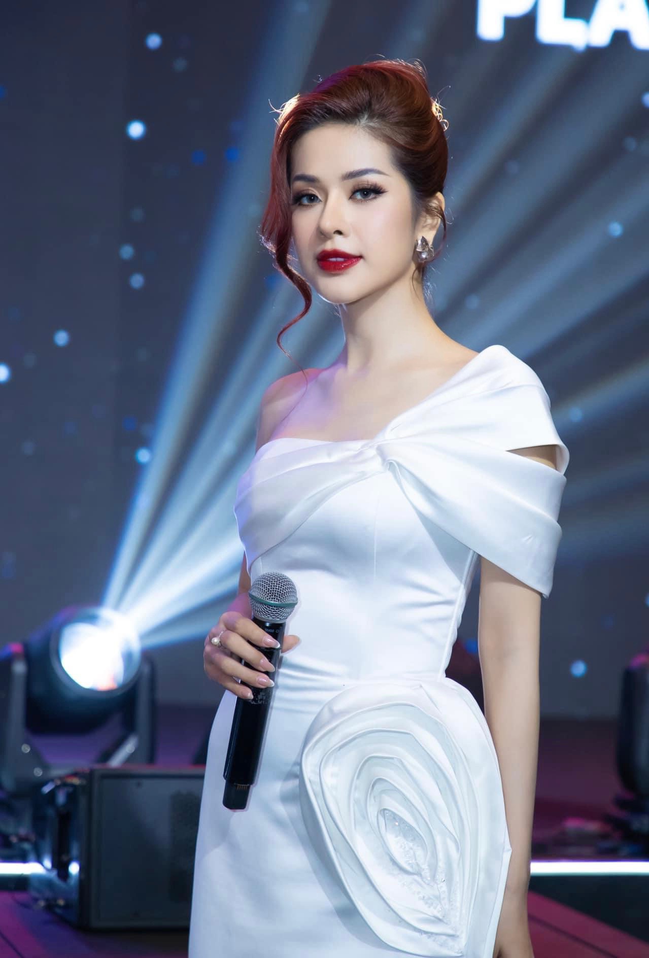 Nữ MC Việt dẫn show thời trang cho nhà thiết kế đình đám Choi Jae Hoon- Ảnh 2.