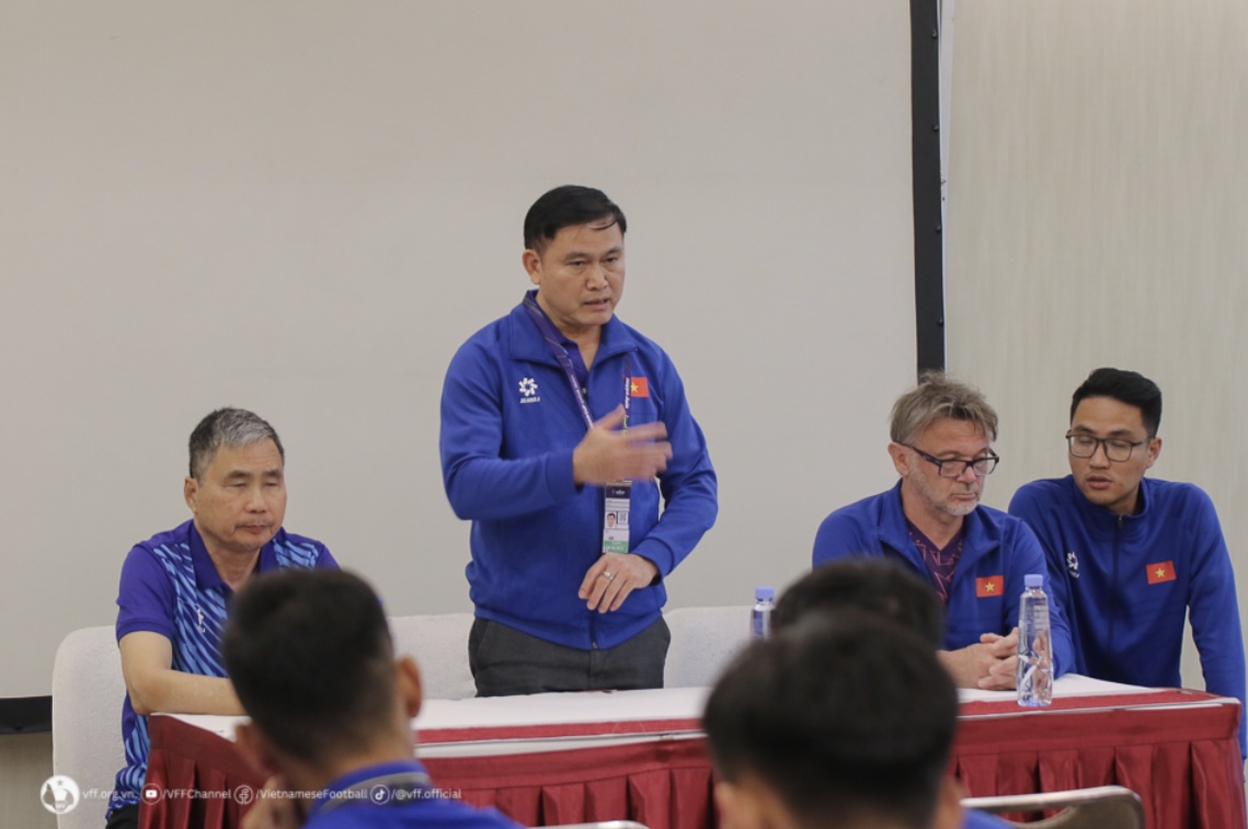 Trưởng BTC Asian Cup ấn tượng đội tuyển Việt Nam, HLV Troussier chuẩn bị kỹ đấu Indonesia- Ảnh 3.