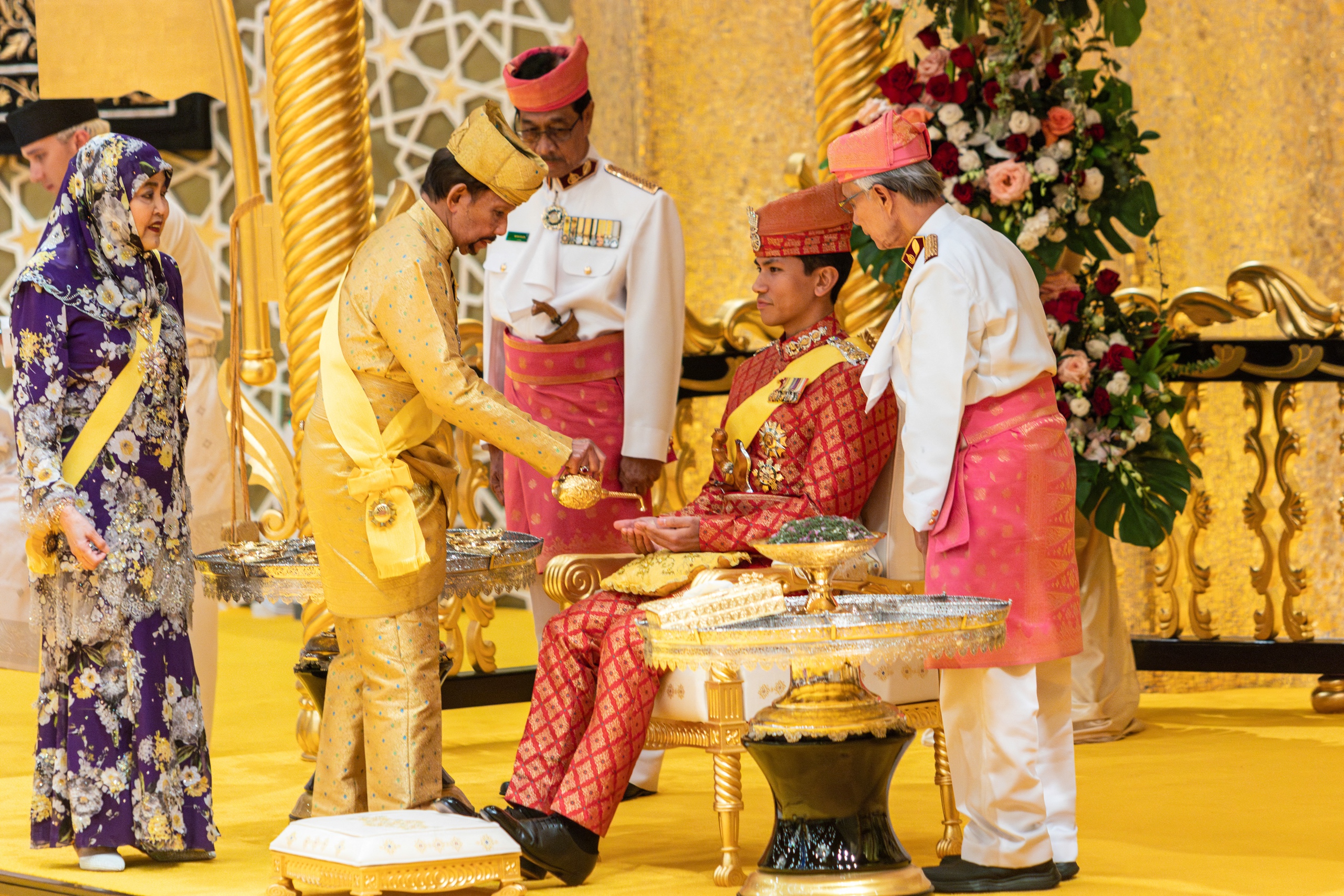 Chiêm ngưỡng lễ cưới lộng lẫy của hoàng tử Brunei- Ảnh 3.