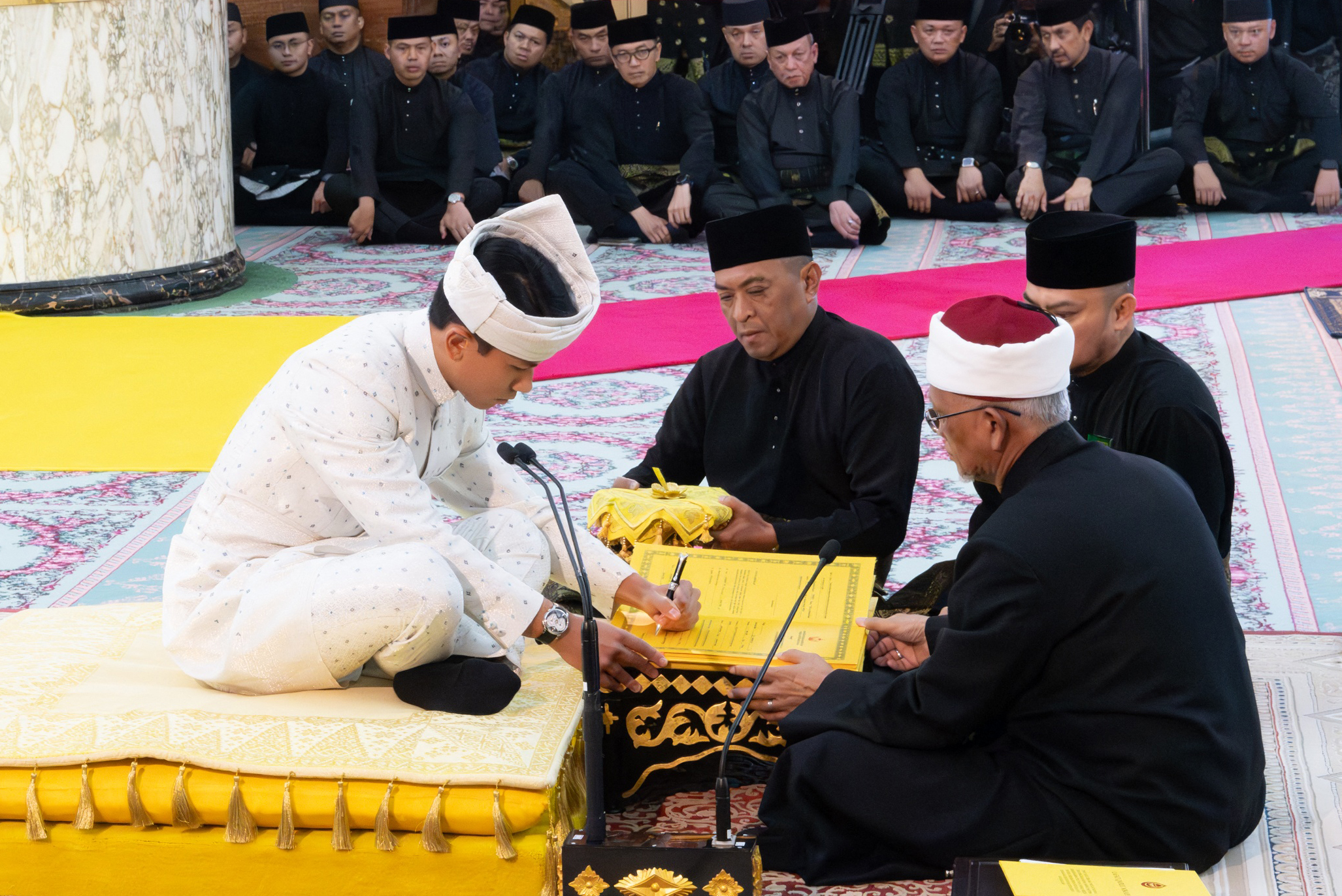 Chiêm ngưỡng lễ cưới lộng lẫy của hoàng tử Brunei- Ảnh 6.