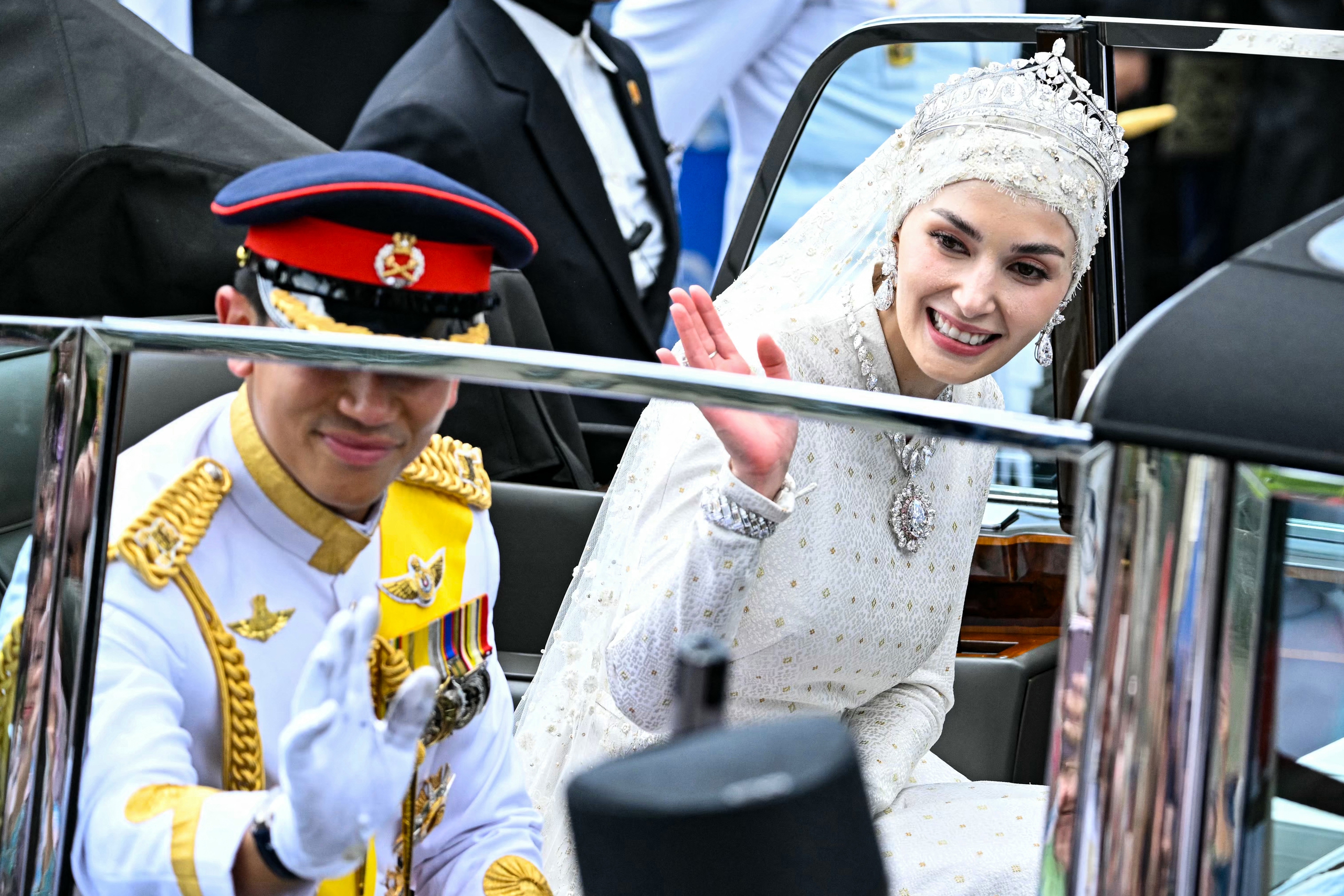 Chiêm ngưỡng lễ cưới lộng lẫy của hoàng tử Brunei- Ảnh 15.