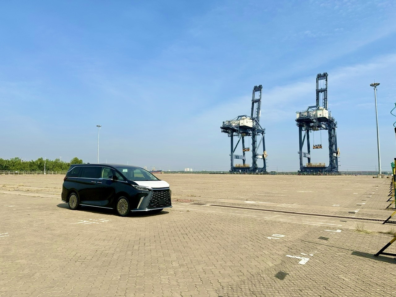 Cảnh đìu hiu tại cảng tiếp nhận xe nhập khẩu lớn nhất TP.HCM- Ảnh 2.