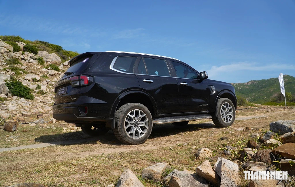 SUV 7 chỗ năm 2023: Một mình Ford Everest đủ 