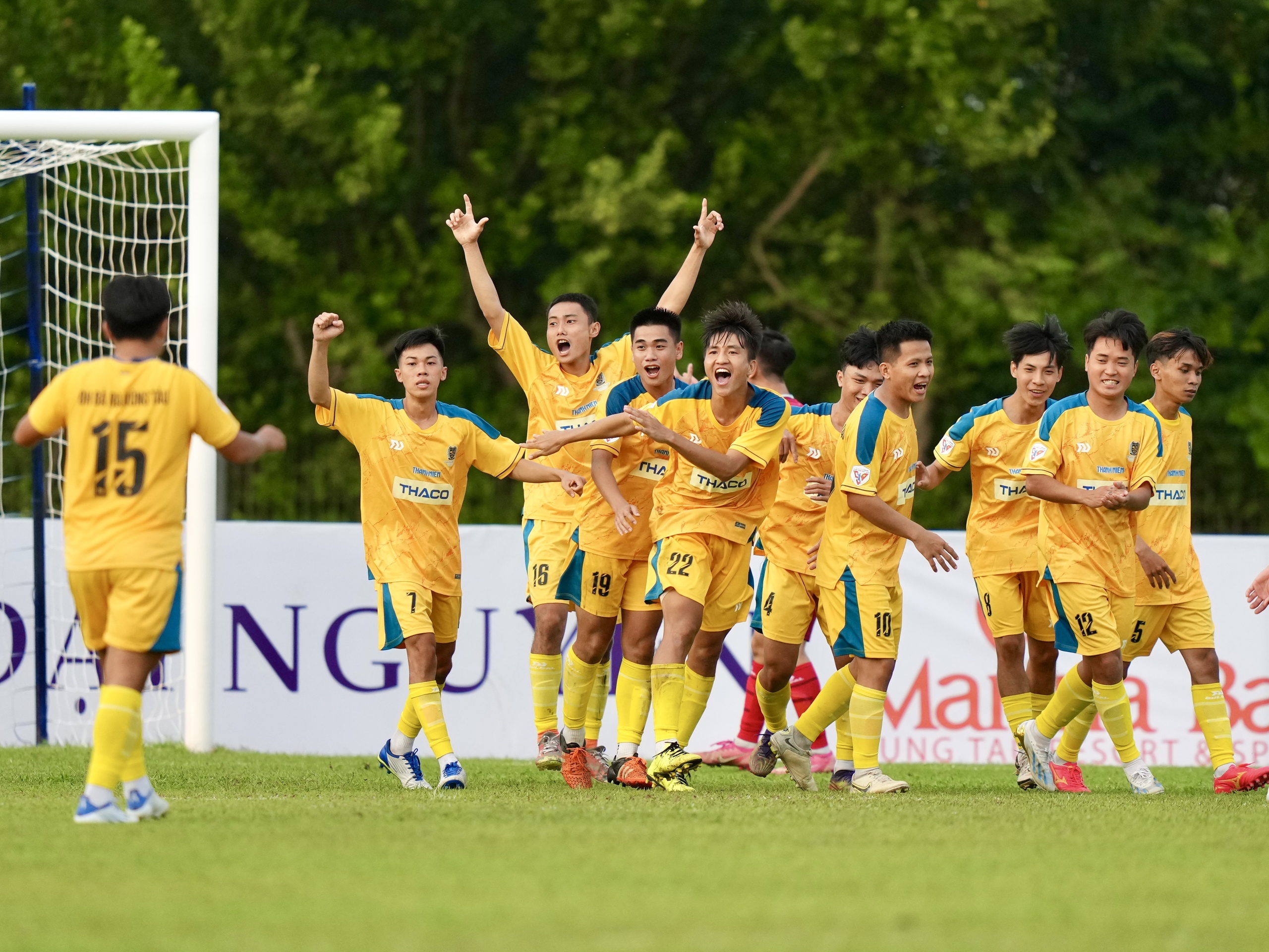 Giải bóng đá TNSV THACO Cup 2024 ngập tràn hơi thở trẻ trung