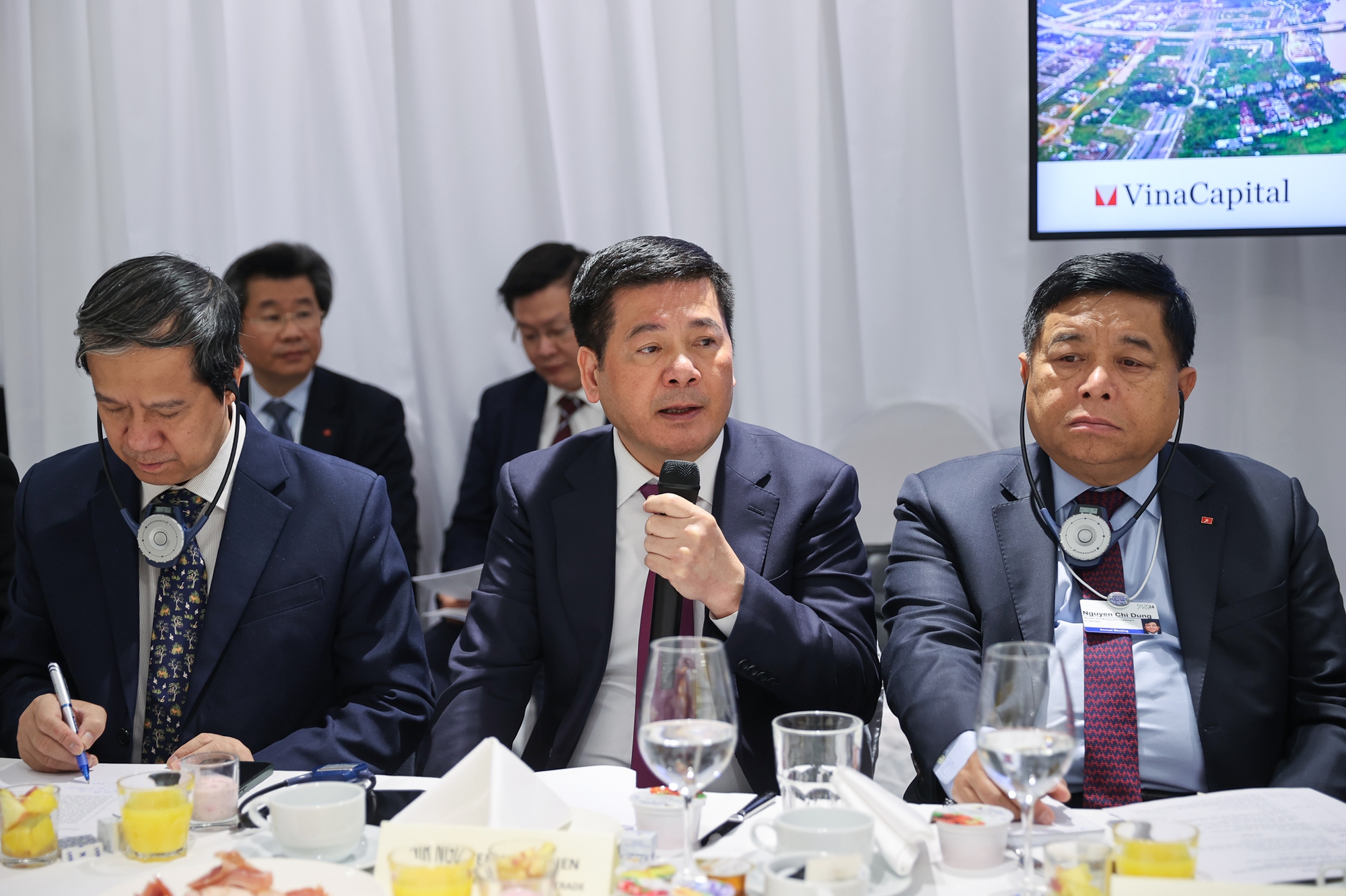 Thủ tướng chủ trì tọa đàm 'Việt Nam - Điểm đến hàng đầu ASEAN về đầu tư bền vững'- Ảnh 8.