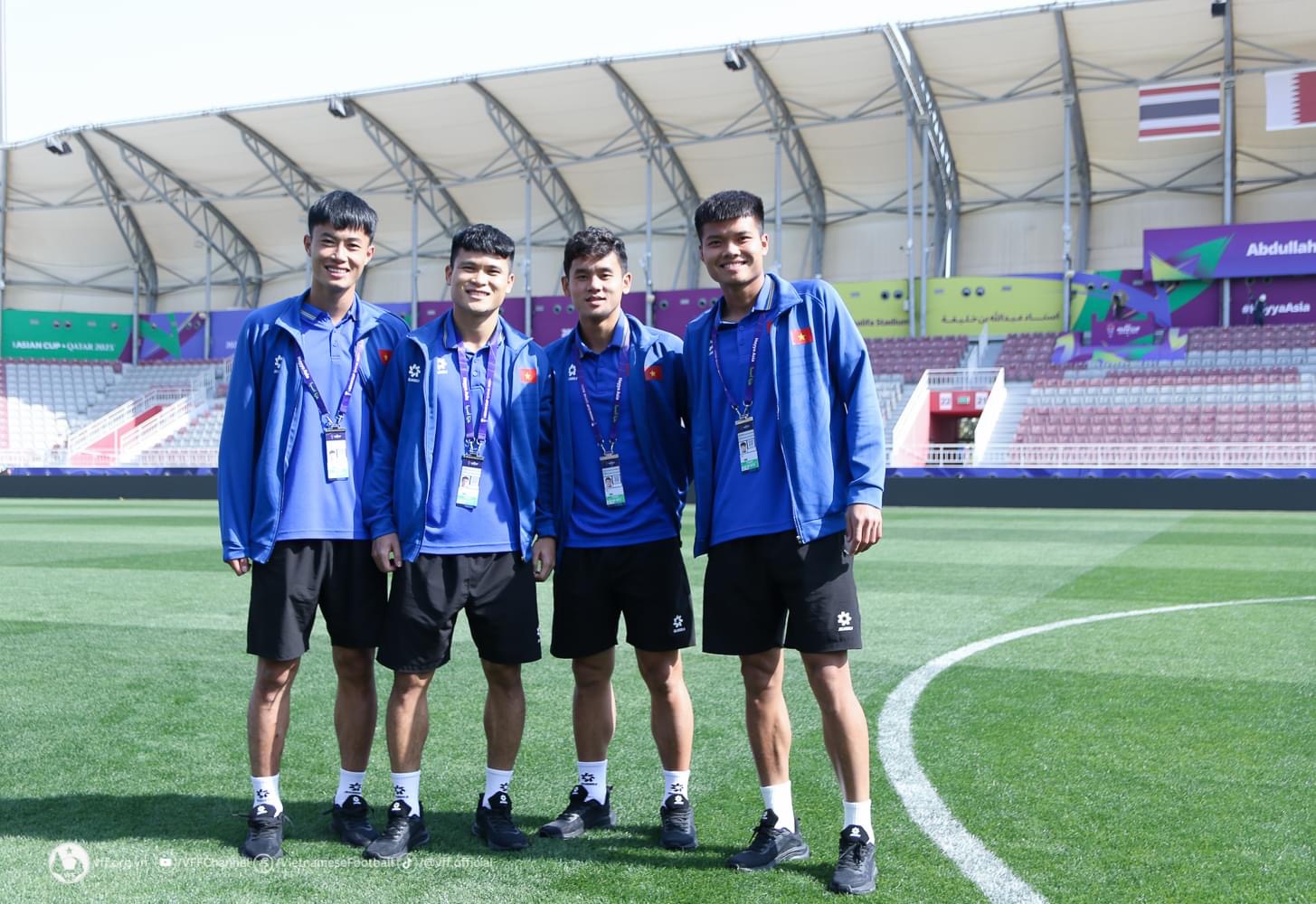 Đội tuyển Việt Nam đấu Indonesia trên sân nhỏ hơn cả Hàng Đẫy nhưng đẹp mê li- Ảnh 1.