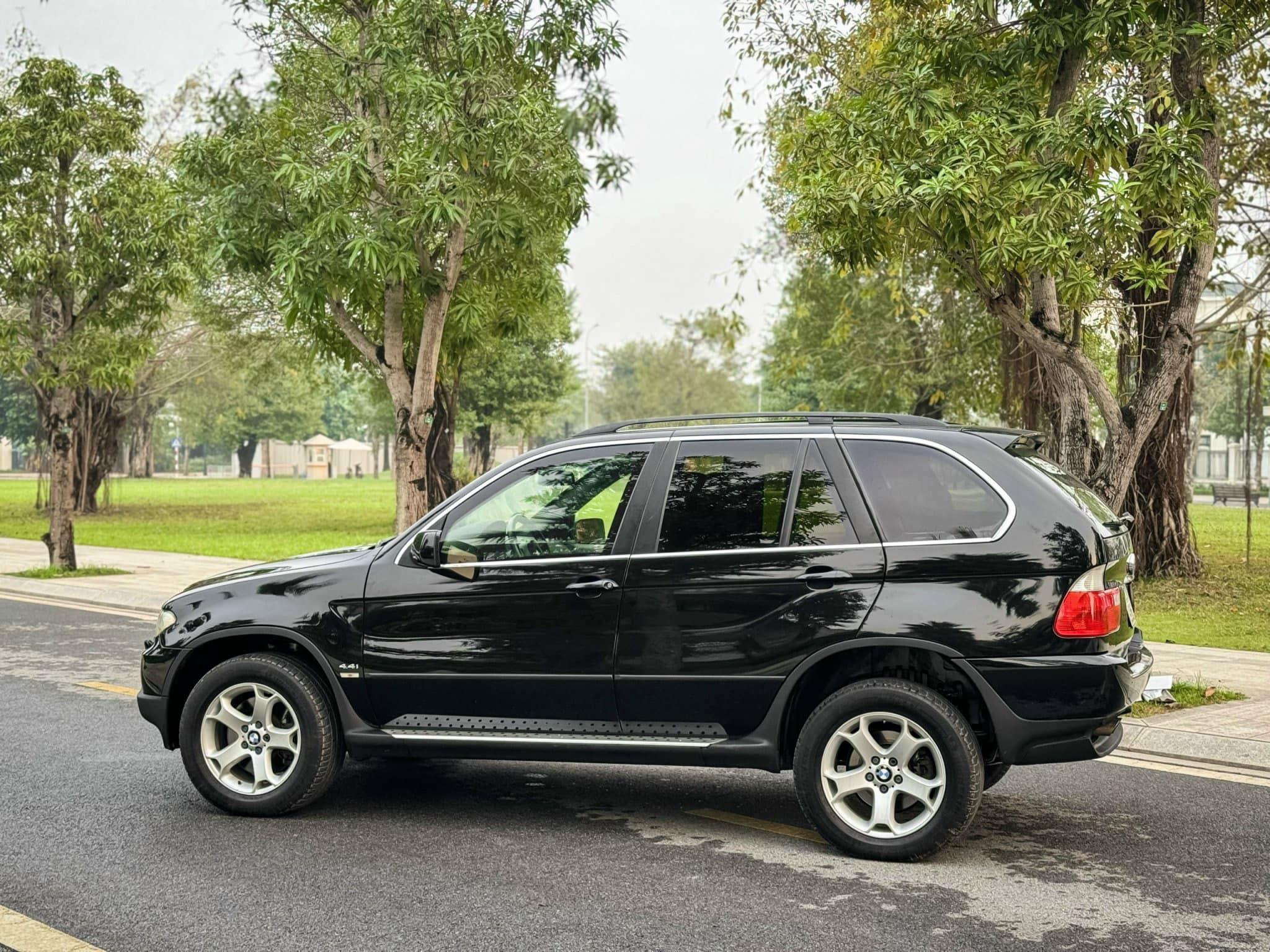 BMW X5 chống đạn đã qua sử dụng 21 năm, rao giá 600 triệu tại Việt Nam- Ảnh 2. BMW X5 chống đạn đã qua sử dụng 21 năm, rao giá 600 triệu tại Việt Nam- Ảnh 2.