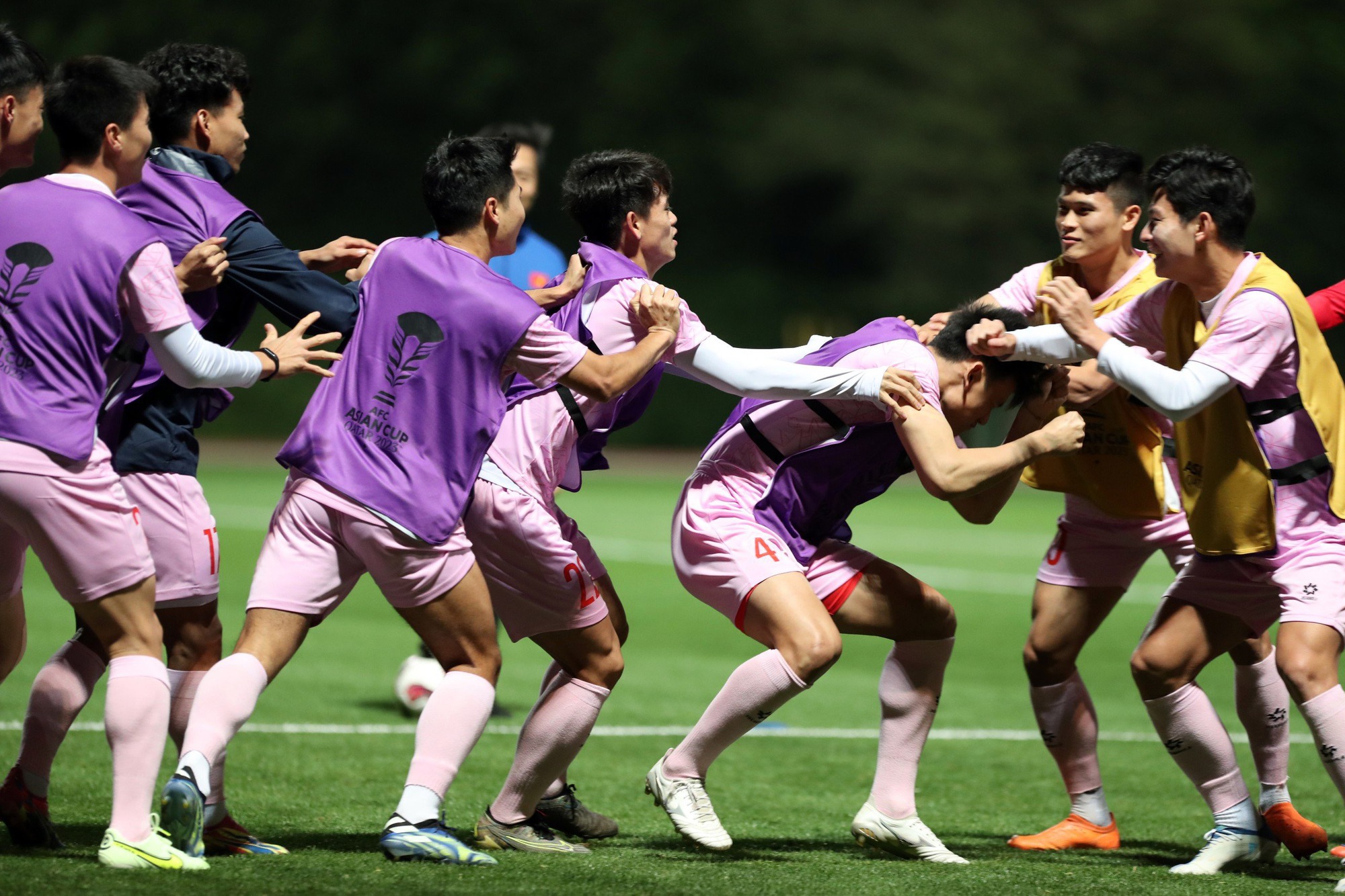 Đội tuyển Việt Nam ‘hỗn loạn một cách có… trật tự’, Đình Bắc vắng mặt trận gặp Indonesia- Ảnh 5.