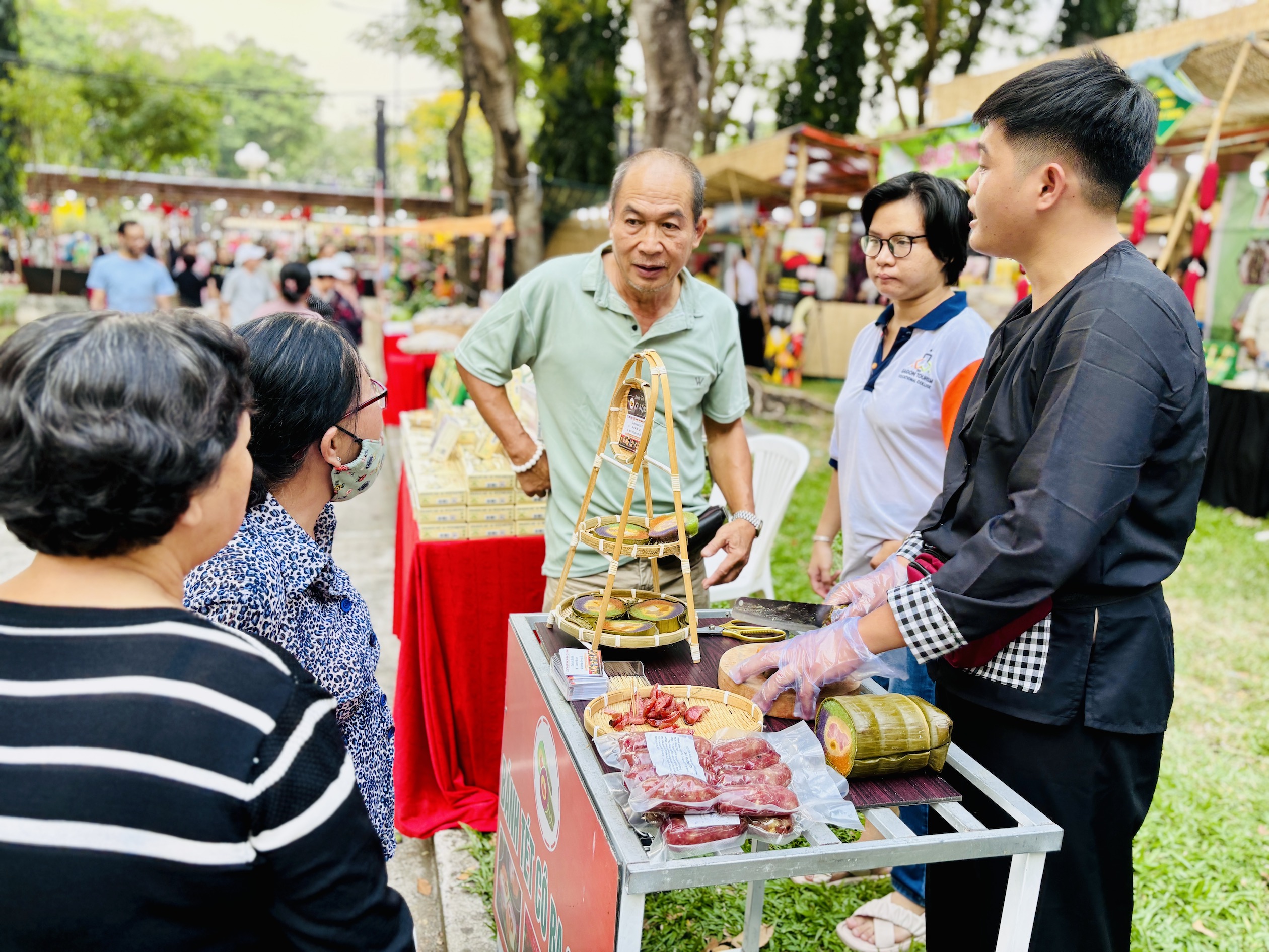 'Thiên đường' món ngon thu hút người dân TP.HCM trong Lễ hội Tết Việt- Ảnh 6.