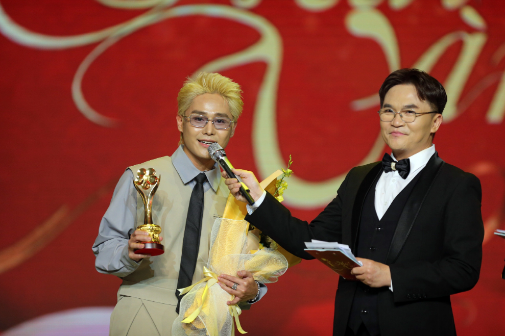 Võ Minh Lâm, Đen Vâu nhận giải Mai Vàng- Ảnh 1.