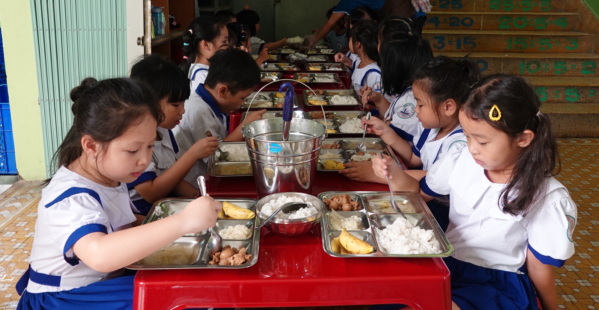 Trường học TP.HCM khuyến khích học sinh chấm điểm bữa ăn bán trú- Ảnh 6.