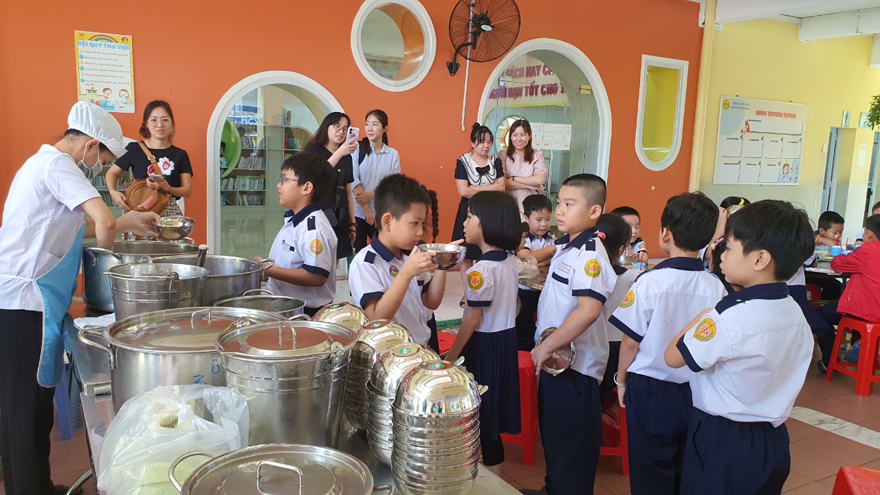 Trường học TP.HCM khuyến khích học sinh chấm điểm bữa ăn bán trú- Ảnh 4.