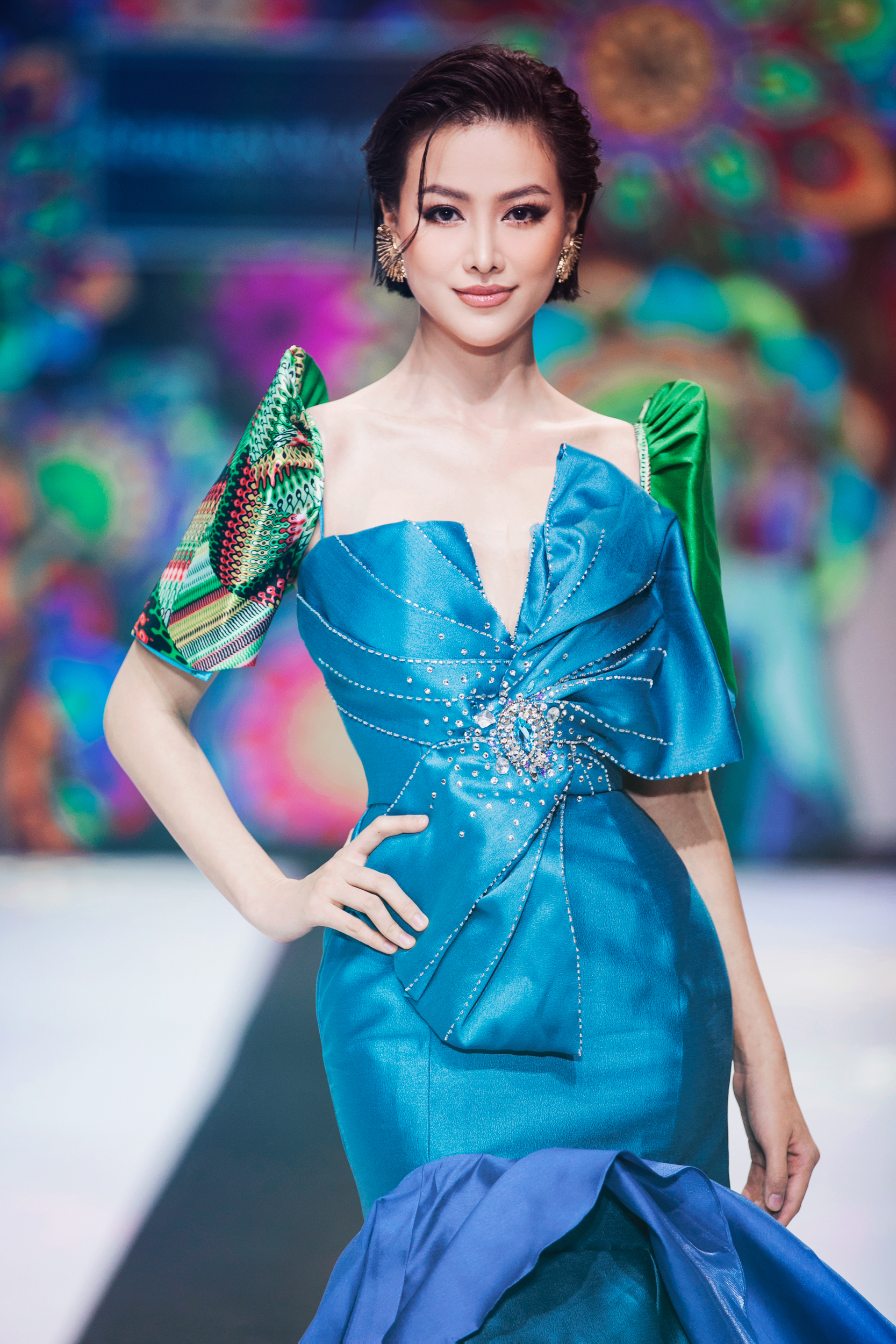Lan Khuê đọ sắc cùng Hoa hậu Hoàn vũ Hàn Quốc trên sàn diễn thời trang- Ảnh 5.