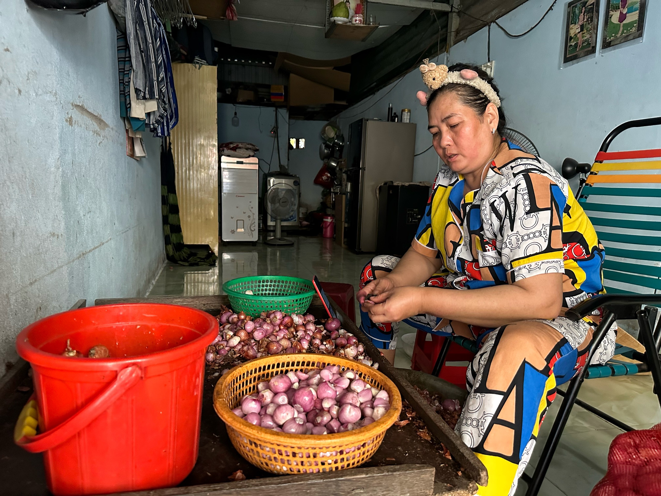 Nghề ai làm cũng 'chảy nước mắt' từ sáng tới tối ở TP.HCM giúp chị em kiếm tiền xài tết- Ảnh 5.