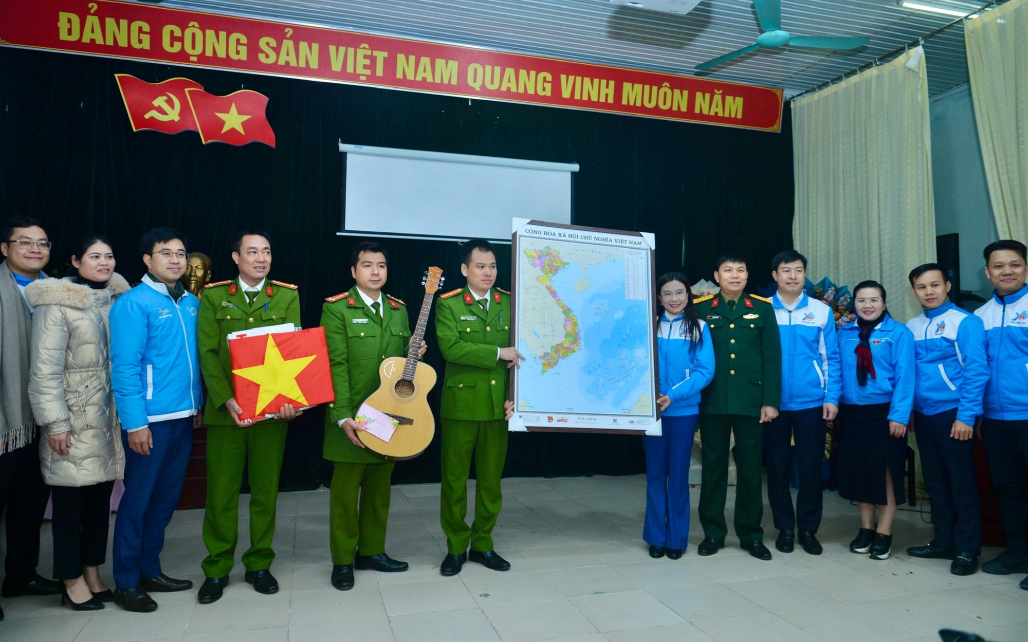Xuân biên giới tại Đồn biên phòng cửa khẩu quốc tế Thanh Thủy- Ảnh 11.