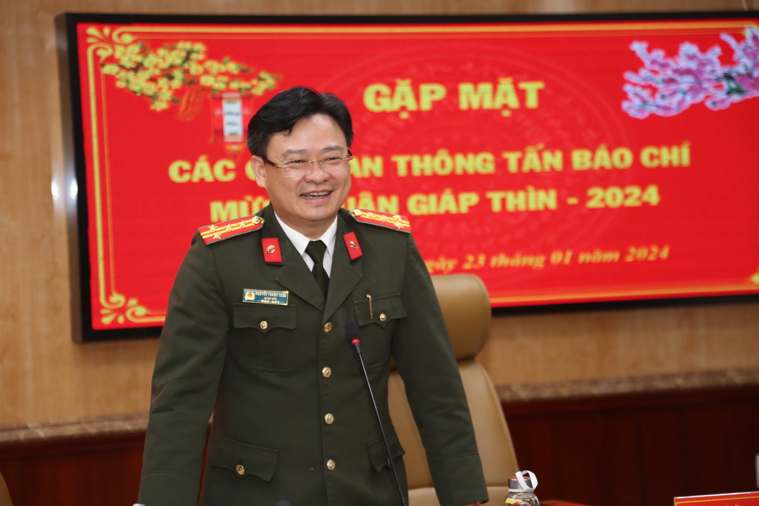 Giám đốc Công an tỉnh Thừa Thiên - Huế nhận hàng trăm lời động viên qua số điện thoại đường dây nóng- Ảnh 2.