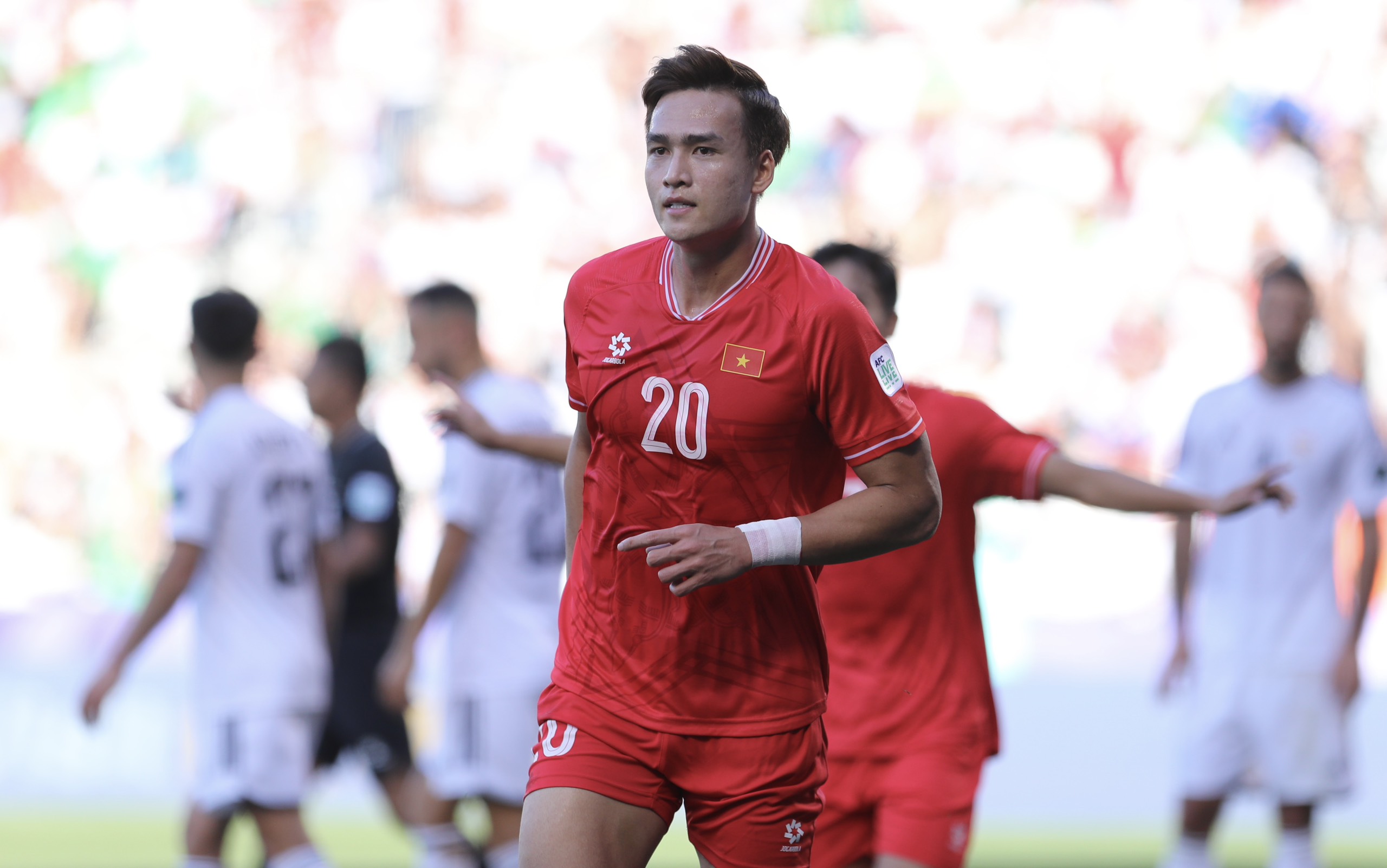 Cầu thủ hay nhất đội tuyển Việt Nam lại nghẹn ngào sau thất bại đáng tiếc- Ảnh 2.