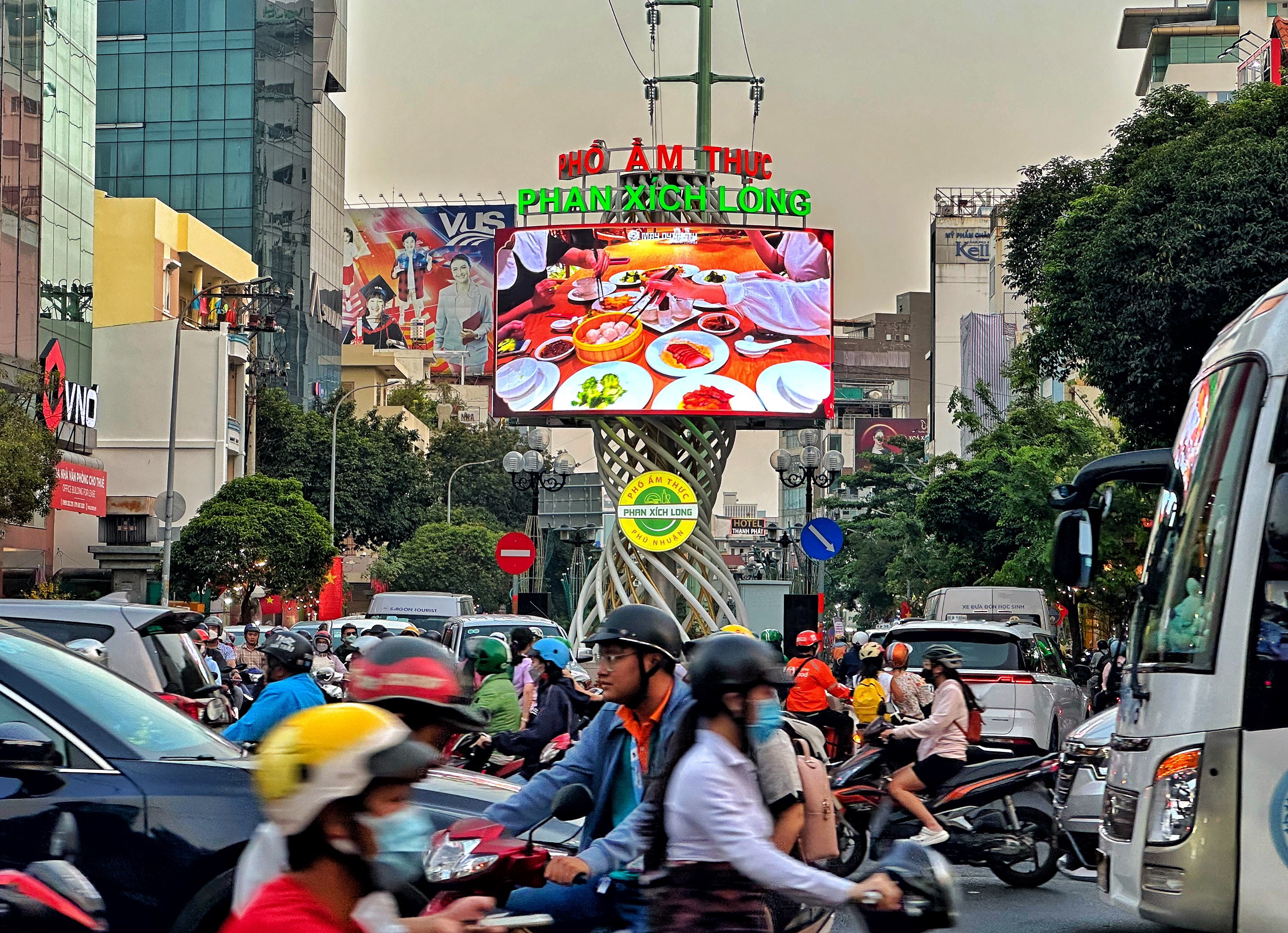 Người dân TP.HCM có thêm chỗ ăn uống và vui chơi đến khuya- Ảnh 1.