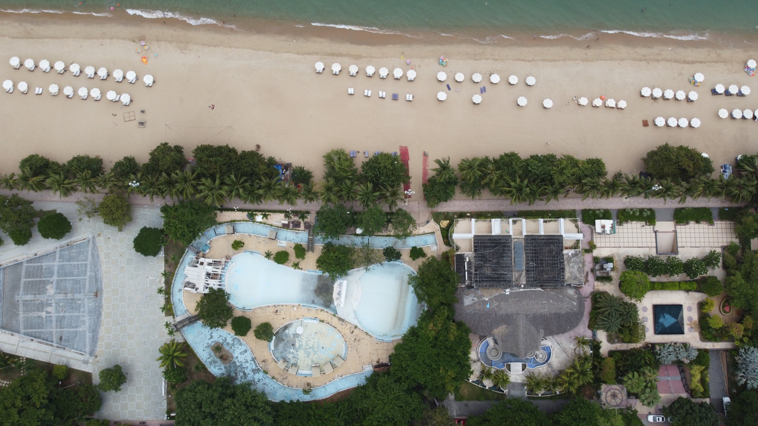 Sát bờ biển Nha Trang tuyệt đẹp, công viên lại hoang phế hơn 10 năm xây mãi không xong- Ảnh 6.