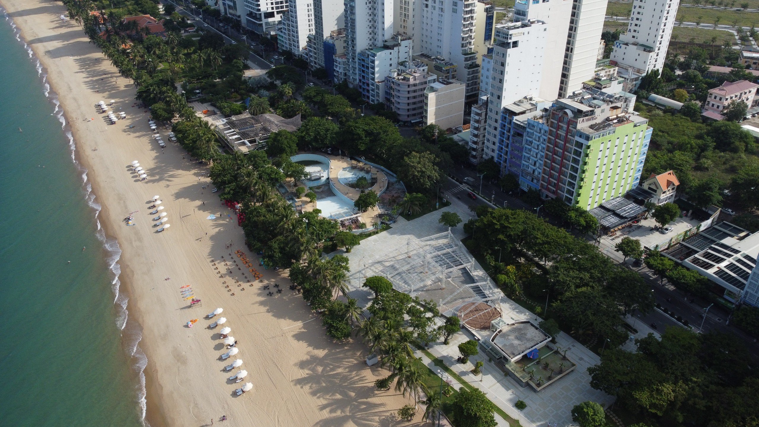 Sát bờ biển Nha Trang tuyệt đẹp, công viên lại hoang phế hơn 10 năm xây mãi không xong- Ảnh 11.
