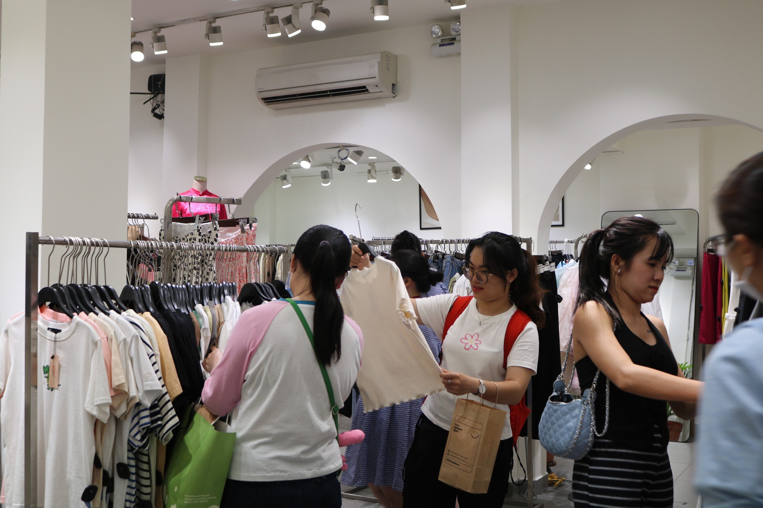 Những mặt hàng được phép gửi đi Hồng Kông