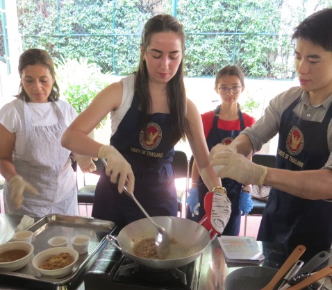 Tổng lãnh sự quán Thái Lan tổ chức chương trình hướng dẫn nấu món ăn Thái- Ảnh 3.