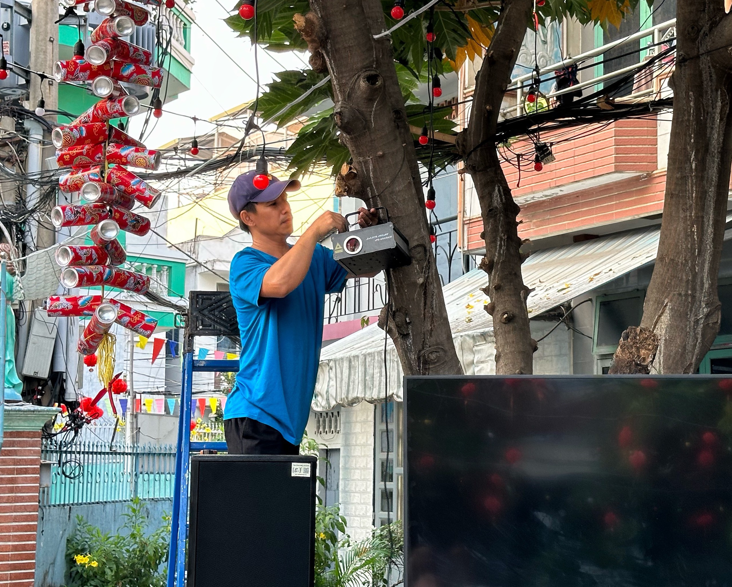 Xóm đạo TP.HCM 'ăn tết lớn', trang trí rực rỡ chào đón mọi người đến check-in- Ảnh 5.