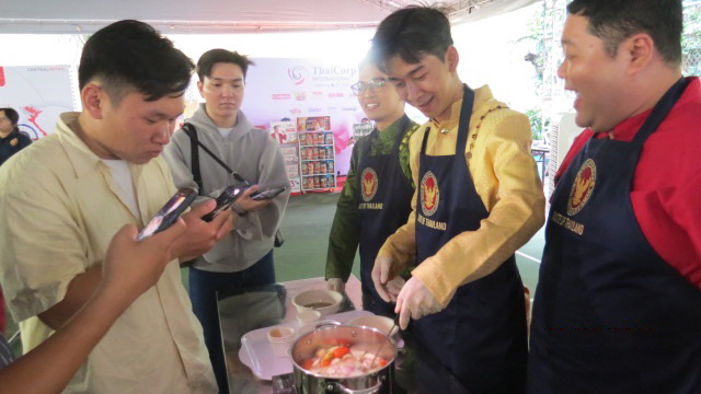 Tổng lãnh sự quán Thái Lan tổ chức chương trình hướng dẫn nấu món ăn Thái- Ảnh 8.