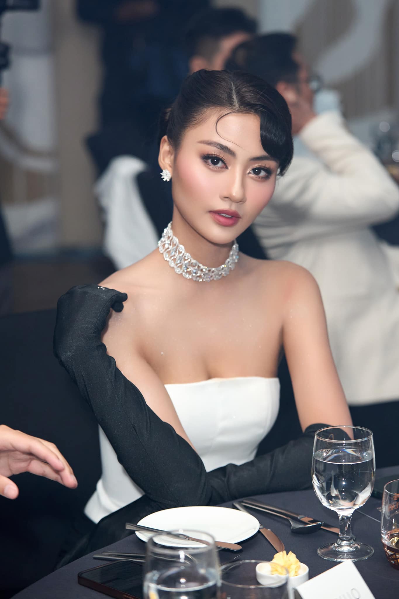Hoa hậu Bùi Thị Xuân Hạnh: Tôi đủ tỉnh táo để vượt qua cám dỗ trong showbiz- Ảnh 5.