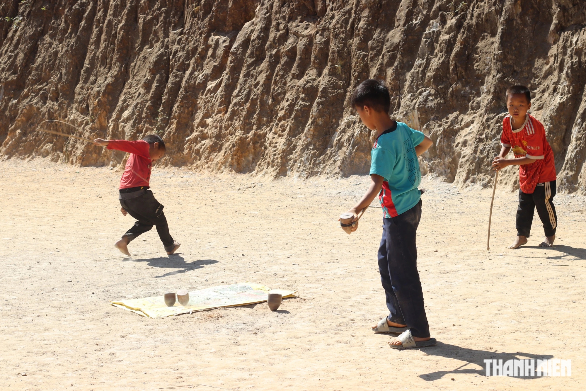 Trẻ em Tây nguyên chơi trò chơi mang đậm bản sắc văn hóa của… Tây bắc- Ảnh 4.