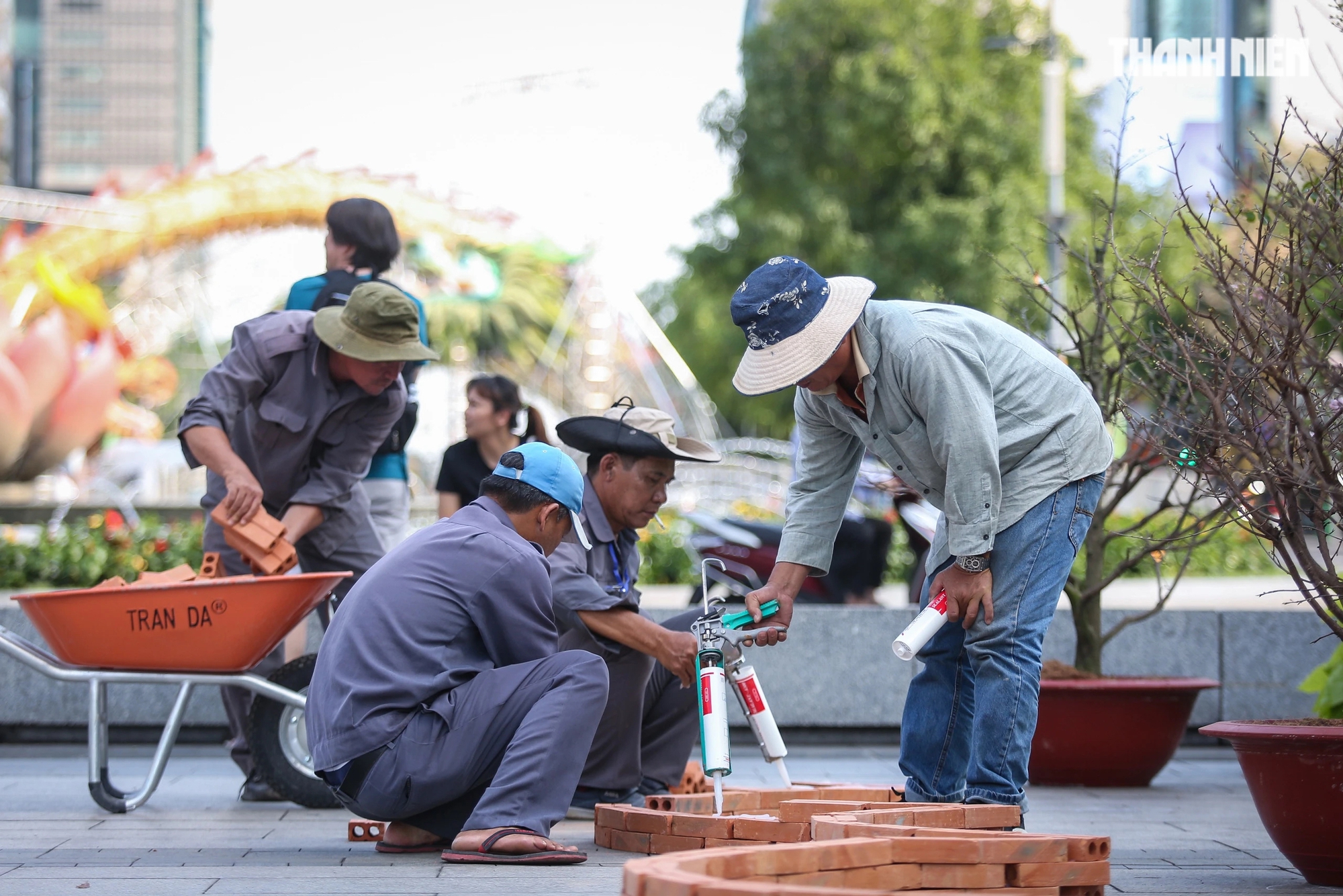 Linh vật rồng đường hoa Nguyễn Huệ TP.HCM đã lộ diện- Ảnh 12.