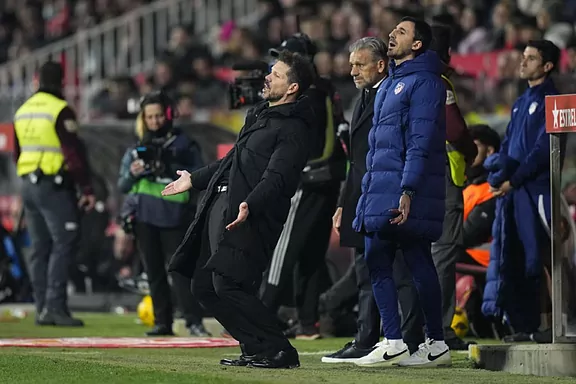 Girona đả bại Atletico Madrid, HLV Simeone thẫn thờ: ‘Đối thủ quá đẳng cấp’- Ảnh 3. Girona đả bại Atletico Madrid, HLV Simeone thẫn thờ: ‘Đối thủ quá đẳng cấp’- Ảnh 3.